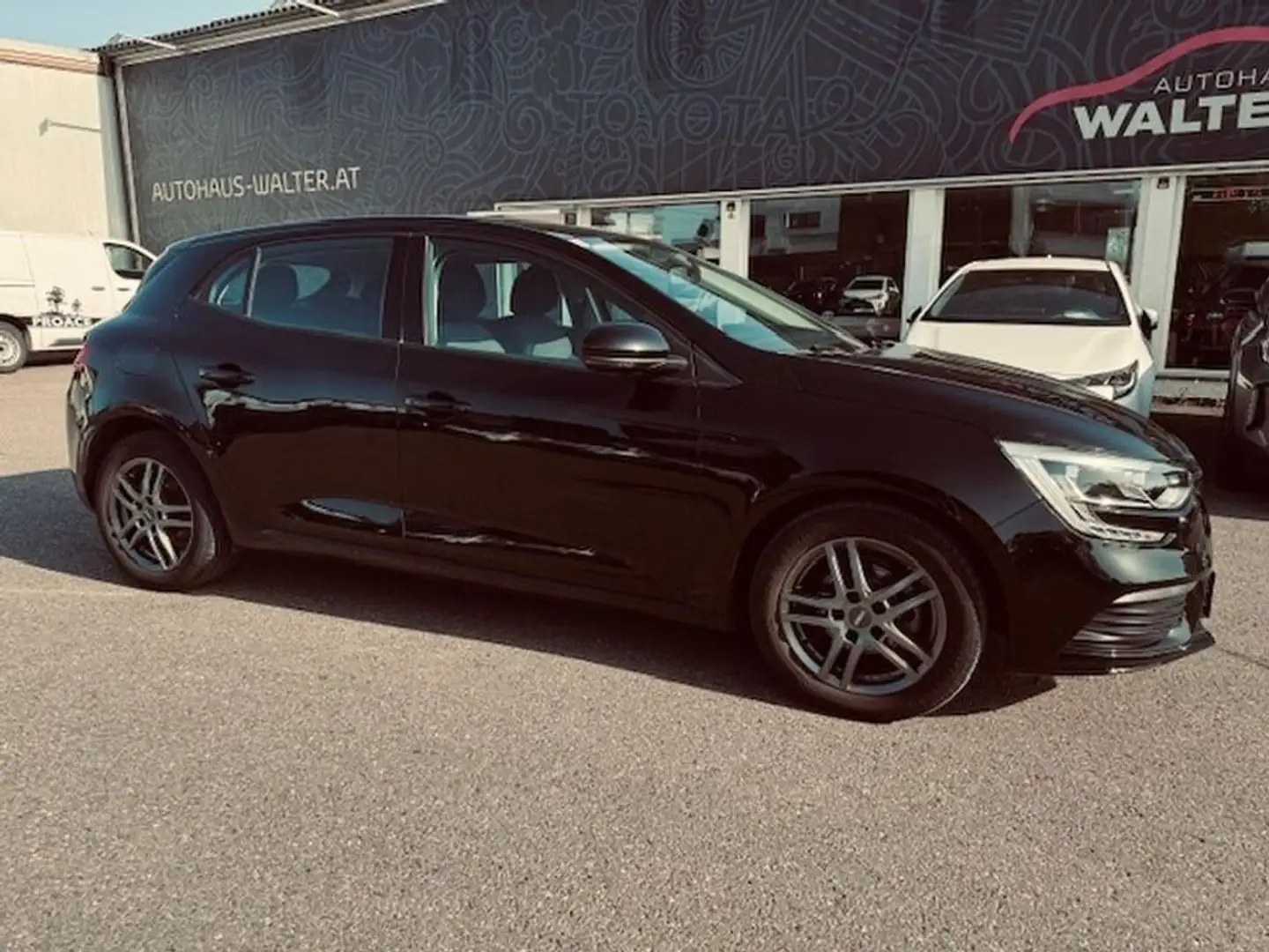 Renault Megane Mégane Life Energy TCe 100 Schwarz - 1