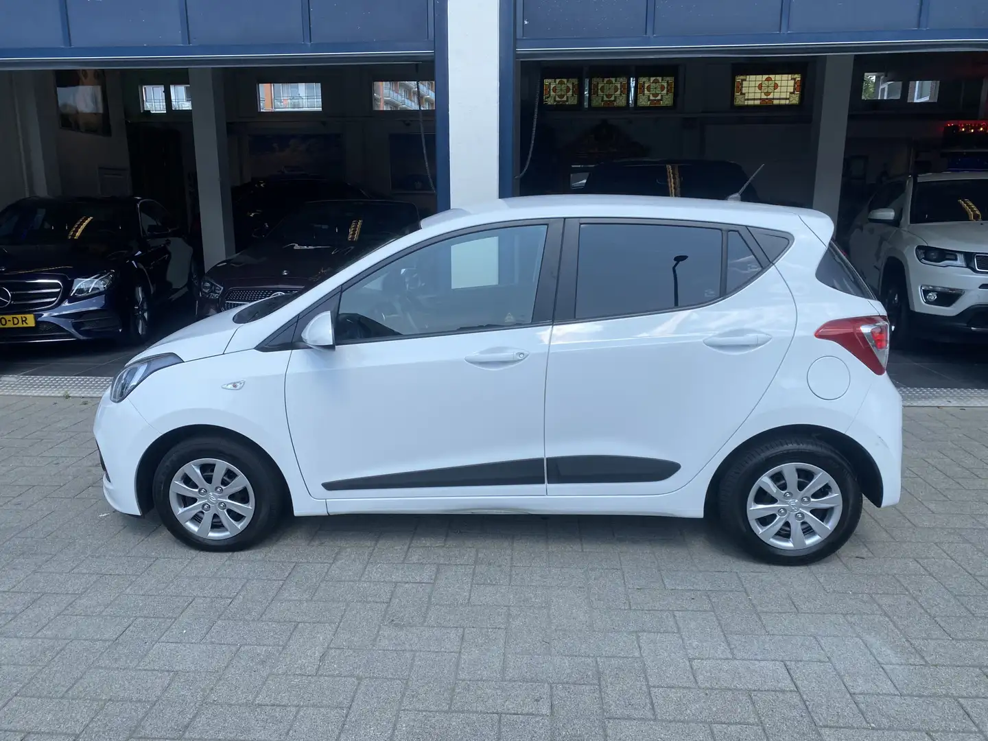 Hyundai i10 1.0i i-Motion Comfort NAVI/CLIMA/CRUISE Bianco - 2