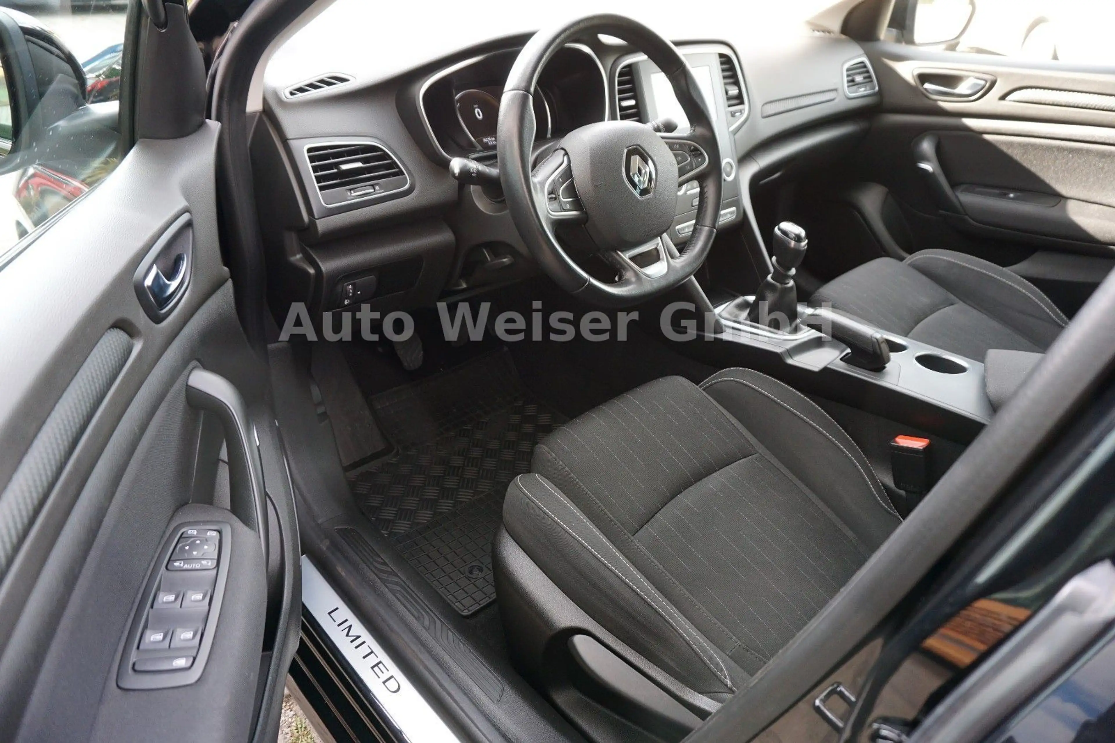 Renault Megane IV Grandtour Limited Navi SHZ PDC — photo 12