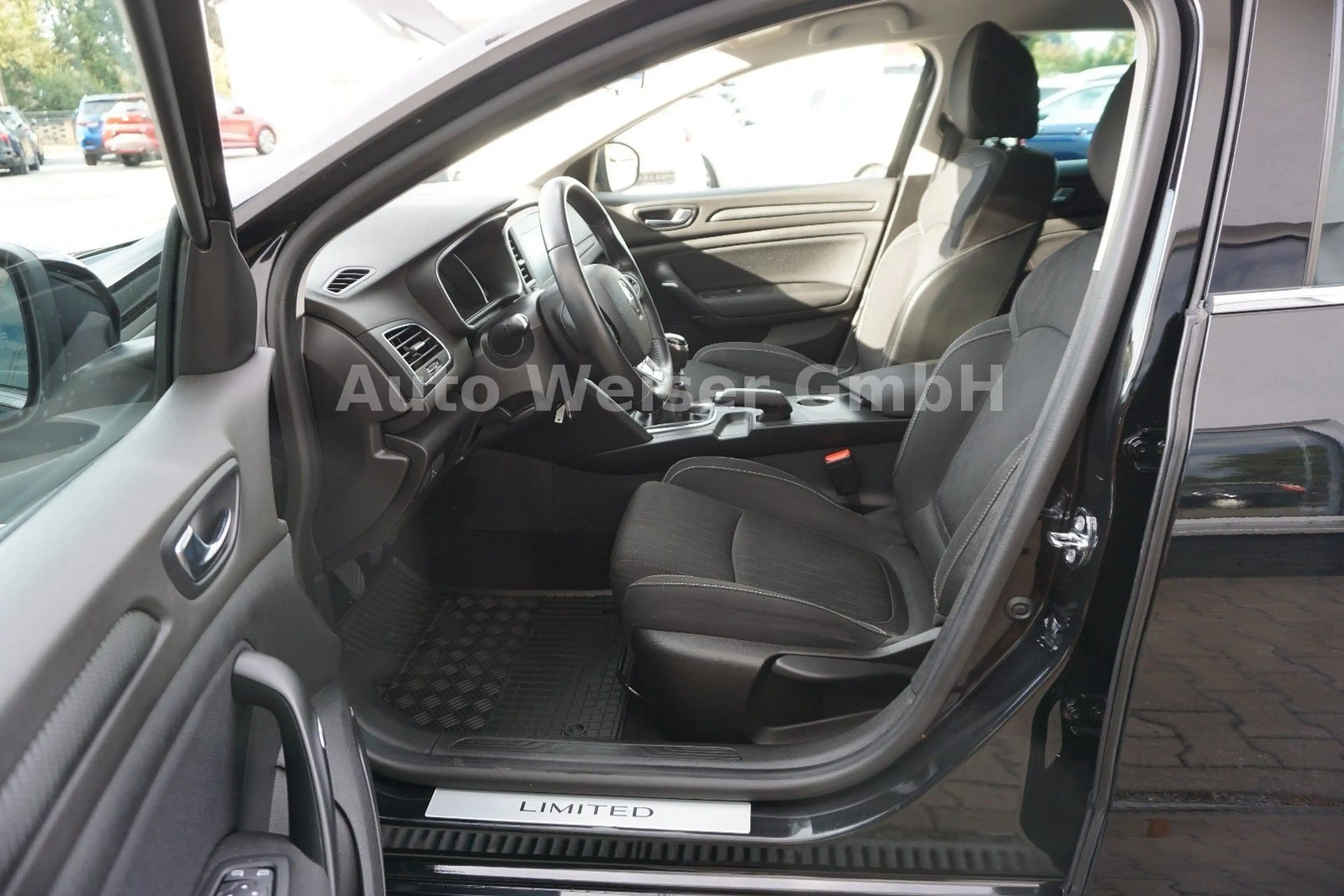 Renault Megane IV Grandtour Limited Navi SHZ PDC — photo 11