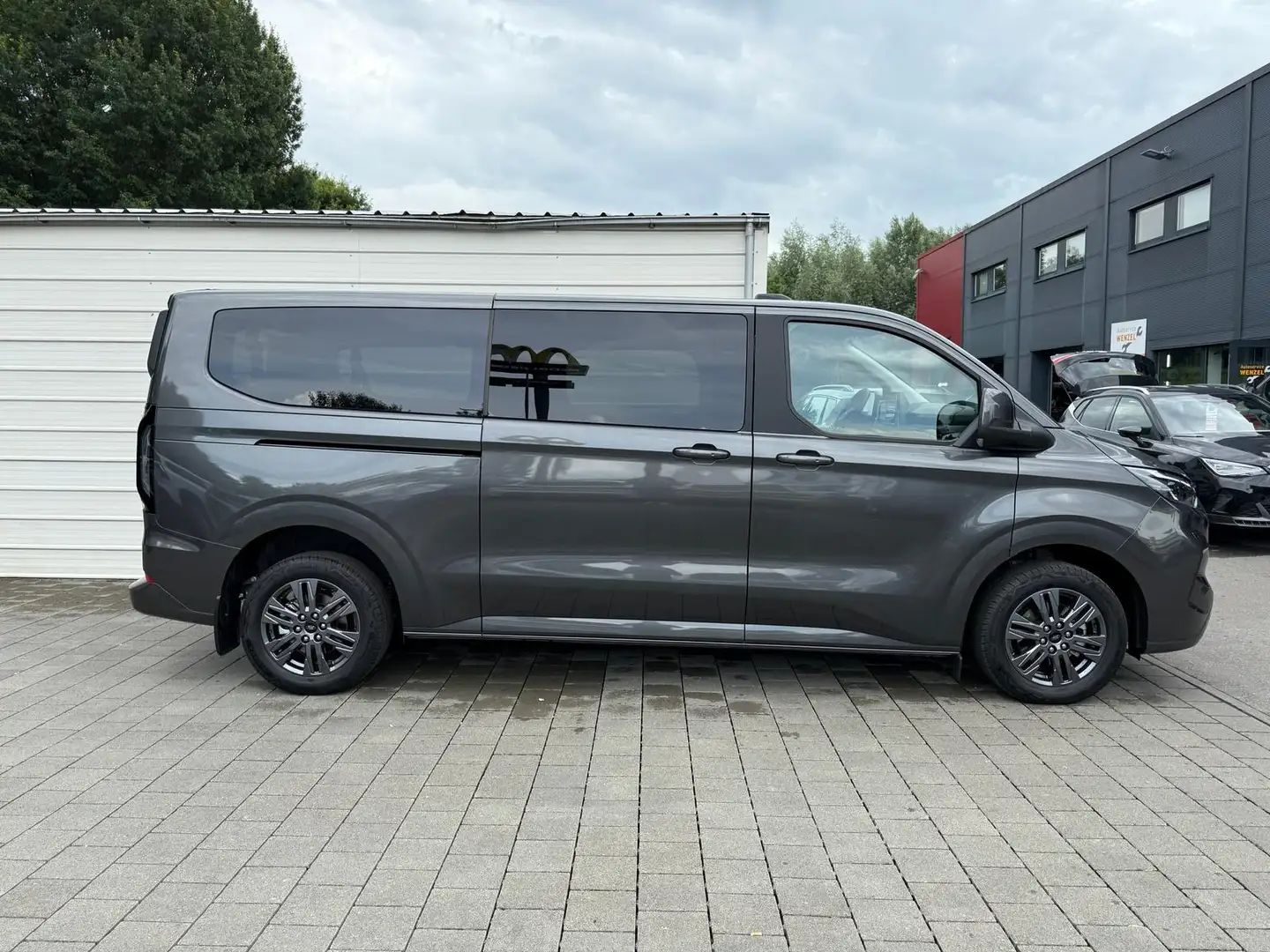Ford Tourneo Custom Titanium 320 L2 2.0 EcoBlue A8 *Standhzg.*ACC*K... Grau - 2