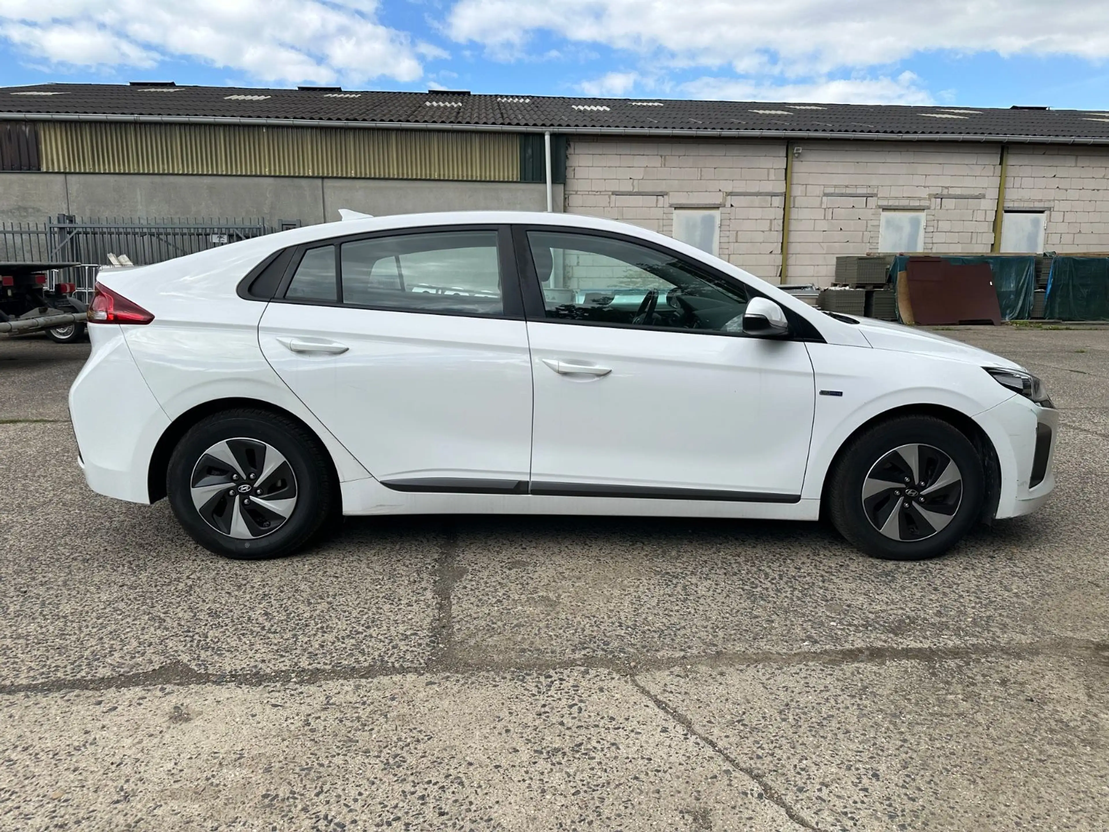 Hyundai IONIQ Ioniq Trend Hybrid — photo 8