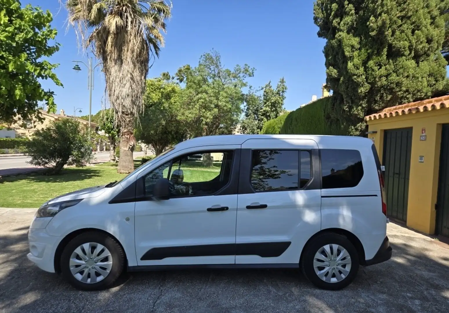 Ford Tourneo Connect 1.5TDCi Trend 100 Wit - 1
