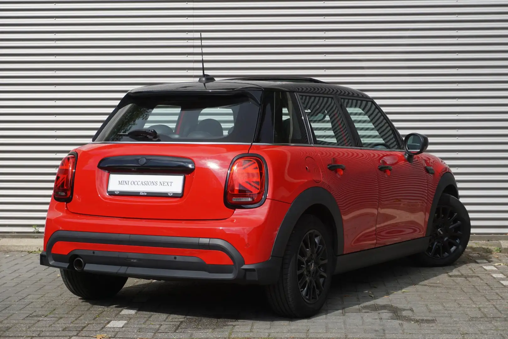 MINI Cooper C 5-deurs Classic Uitvoering | Comfort Plus Pakket | Rouge - 2