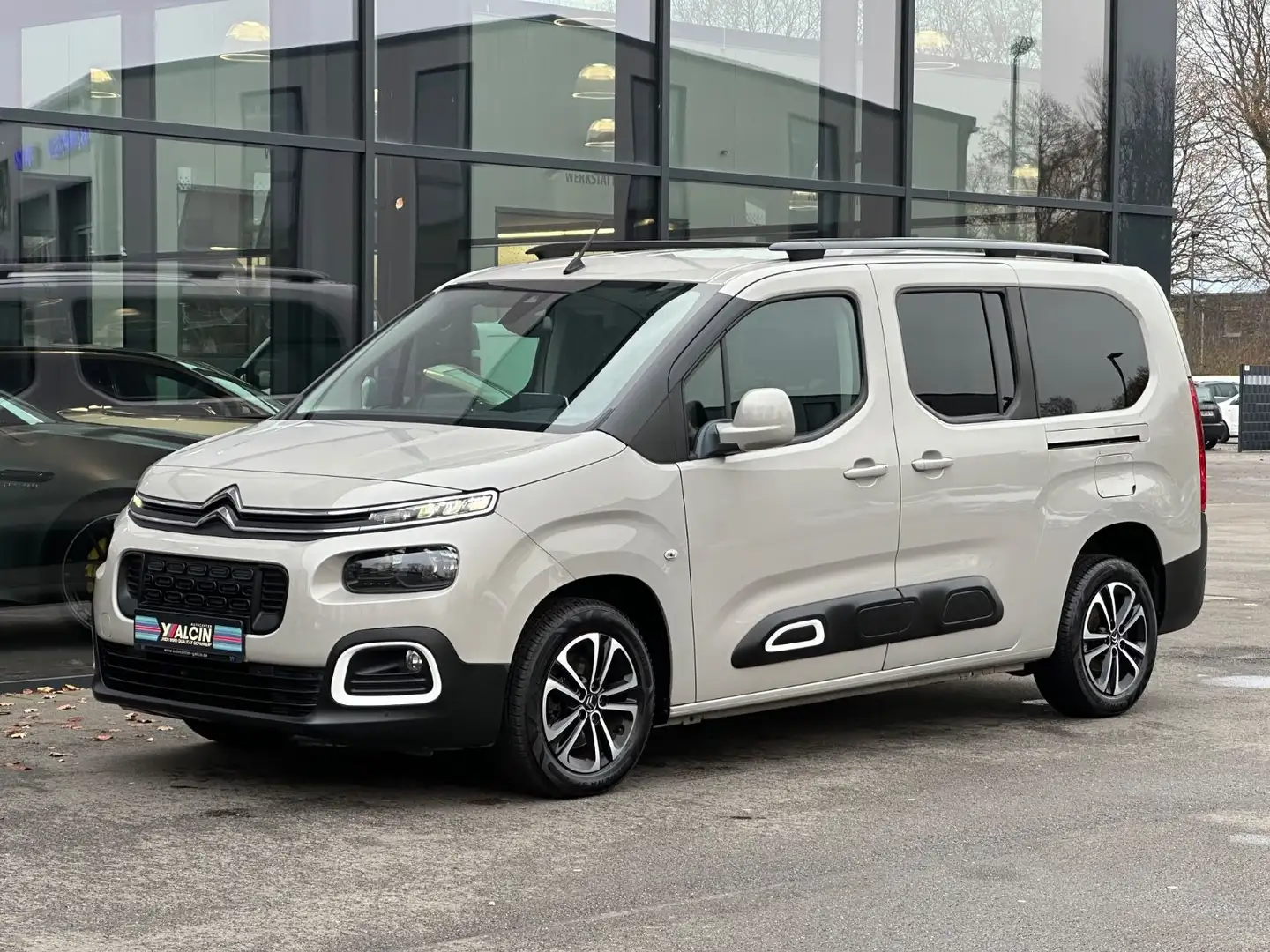 Citroen Berlingo PureTech 110 S&S FEEL XL 7-SITZ S-H/NAV Grijs - 2