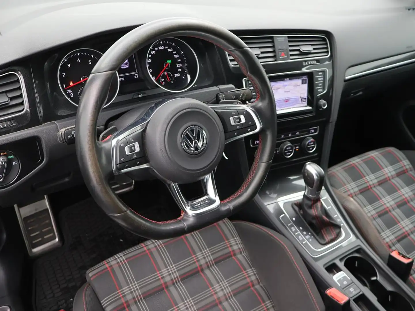 Volkswagen Golf GTI Golf GTI BlueMotion Technology 2.0 l*DSG*220PK*NAV Silber - 2