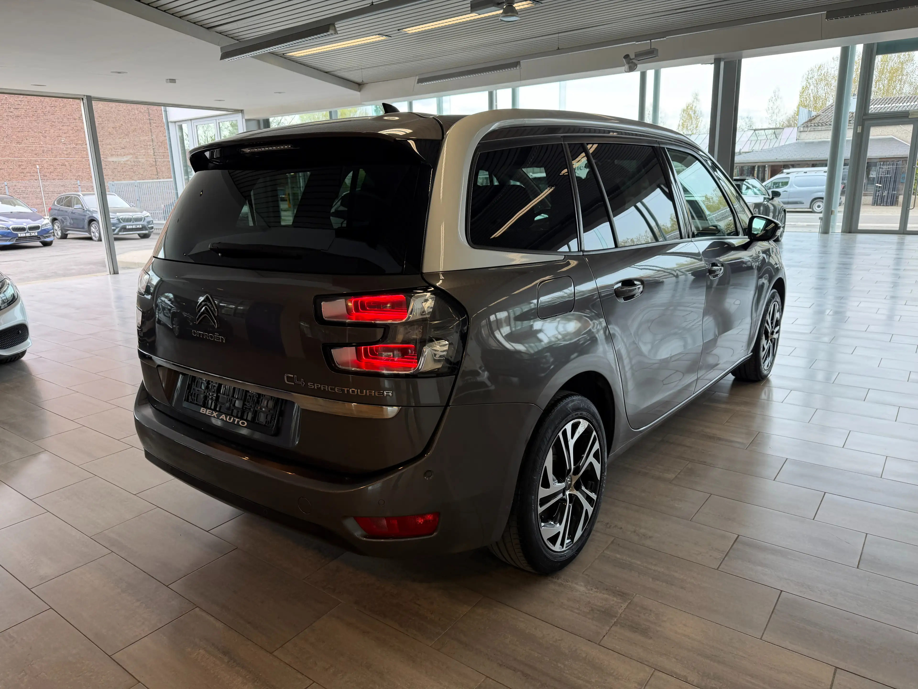 Citroen Grand C4 SpaceTourer 1.5 BlueHDi*1ERPROP*7PLACES*GARANTIE12MOIS*BOITE AUTO*TOIT PANO*GPS*LED*SEMI-CUIR*CAM* — photo 10