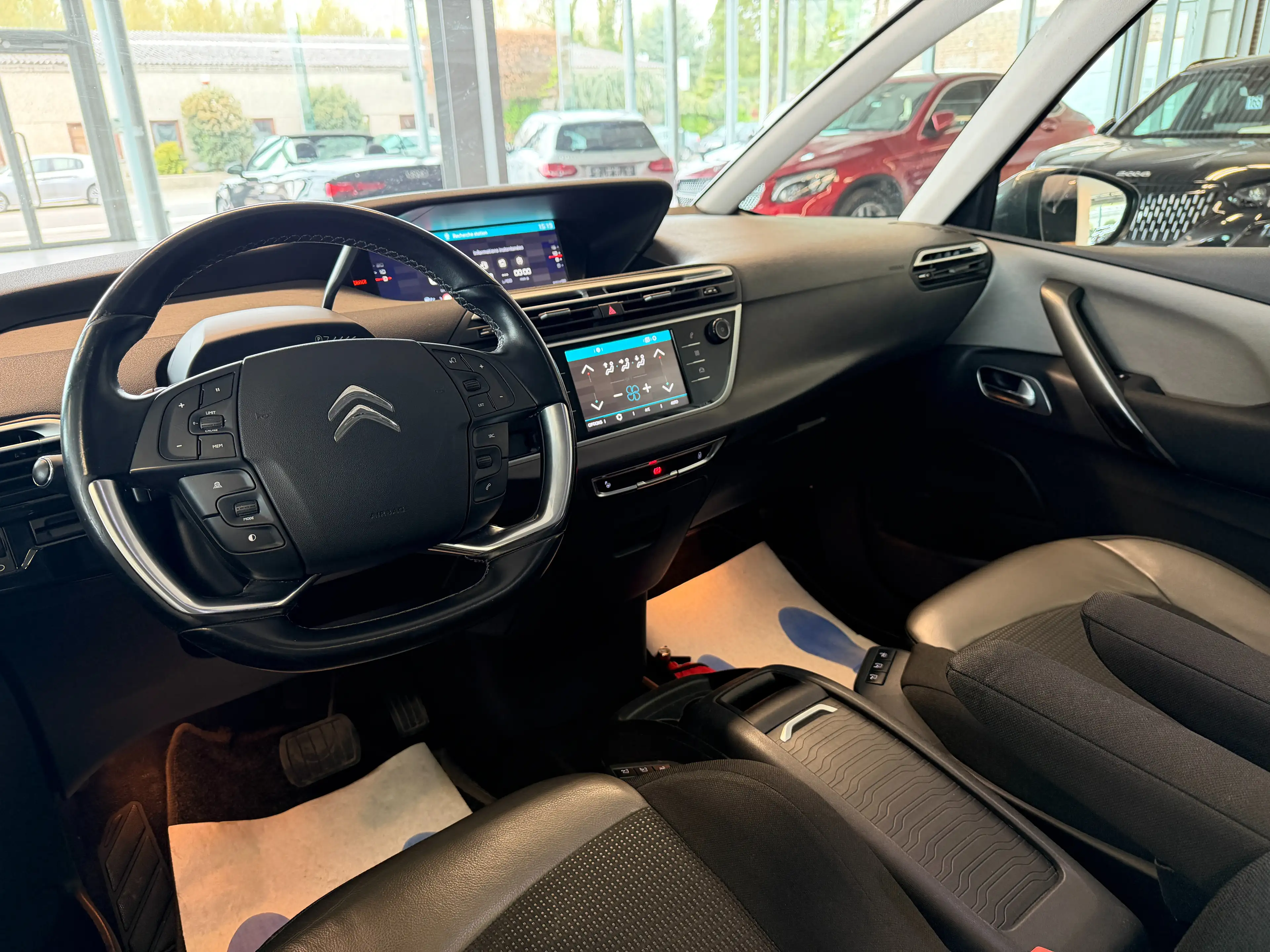 Citroen Grand C4 SpaceTourer 1.5 BlueHDi*1ERPROP*7PLACES*GARANTIE12MOIS*BOITE AUTO*TOIT PANO*GPS*LED*SEMI-CUIR*CAM* — photo 14