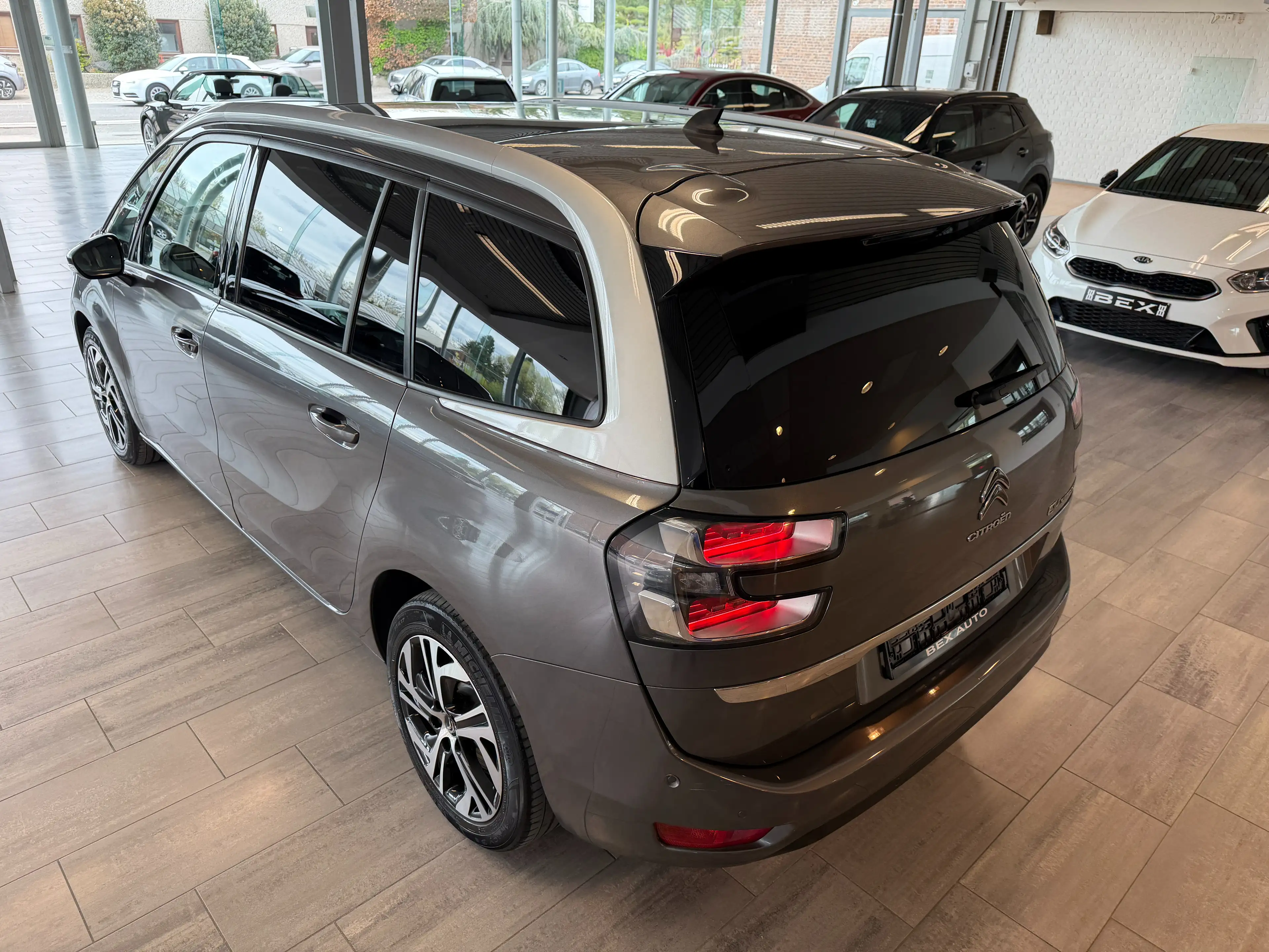 Citroen Grand C4 SpaceTourer 1.5 BlueHDi*1ERPROP*7PLACES*GARANTIE12MOIS*BOITE AUTO*TOIT PANO*GPS*LED*SEMI-CUIR*CAM* — photo 9