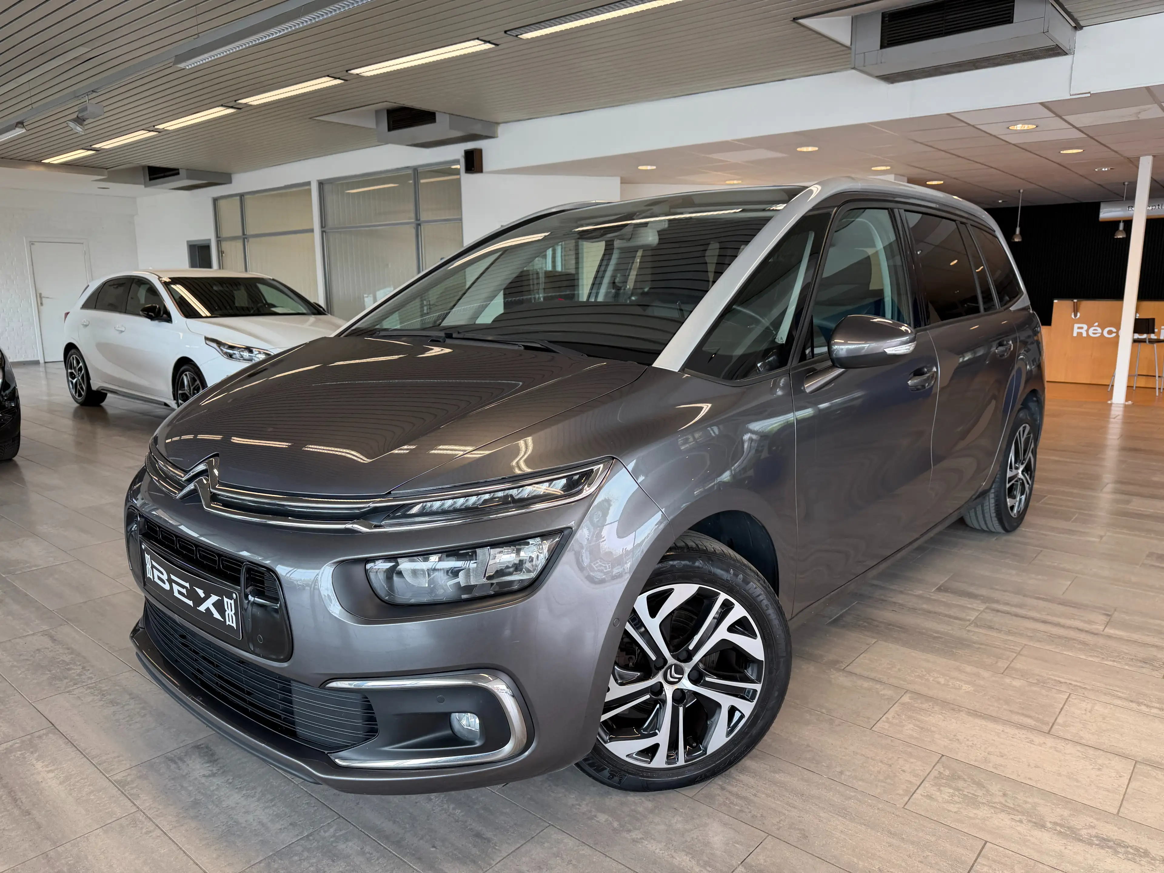 Citroen Grand C4 SpaceTourer 1.5 BlueHDi*1ERPROP*7PLACES*GARANTIE12MOIS*BOITE AUTO*TOIT PANO*GPS*LED*SEMI-CUIR*CAM* — photo 2