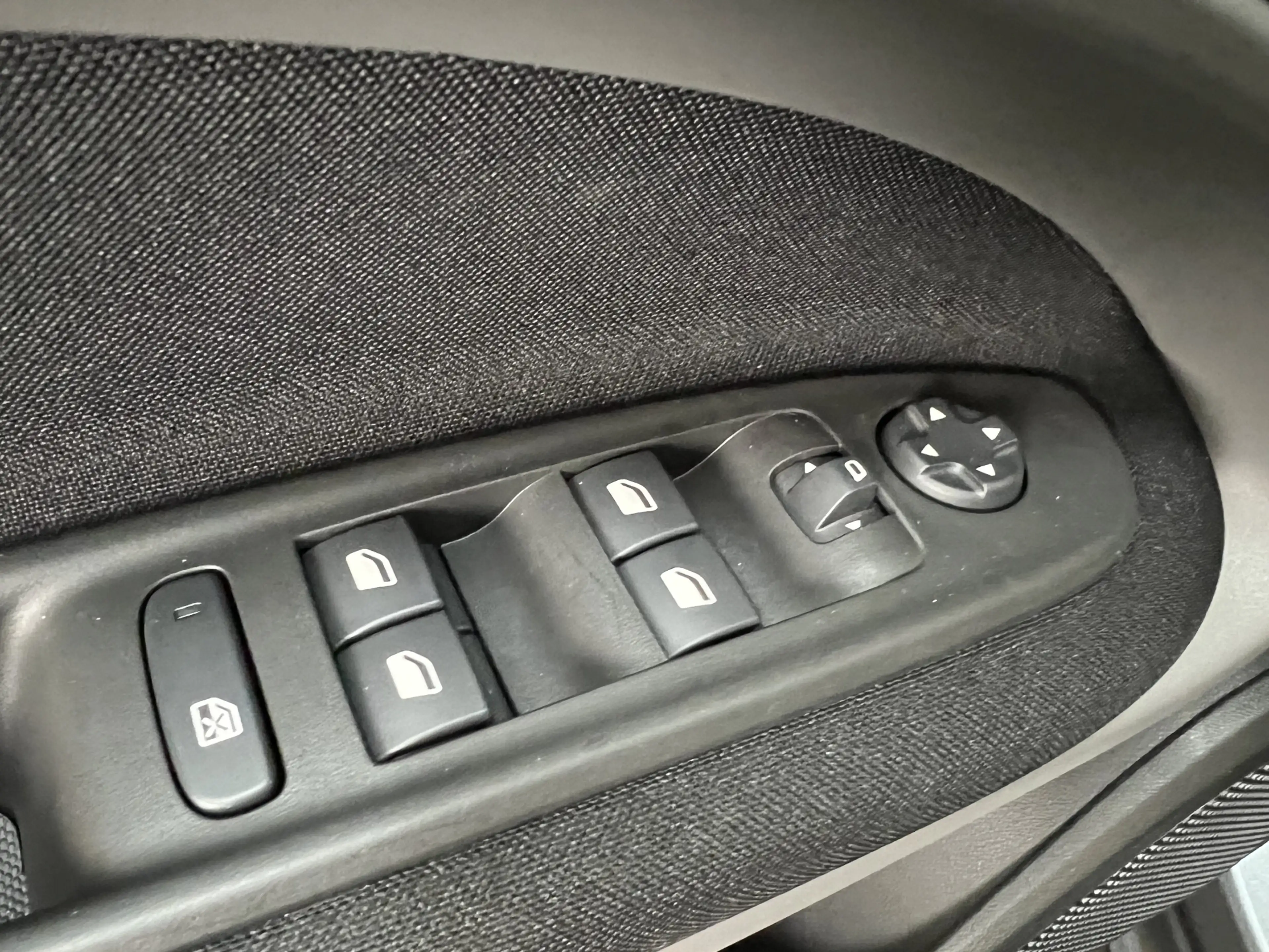 Jeep Avenger 1.2 e-Hybrid Longitude automaat 100 PK Cruise cont — photo 39