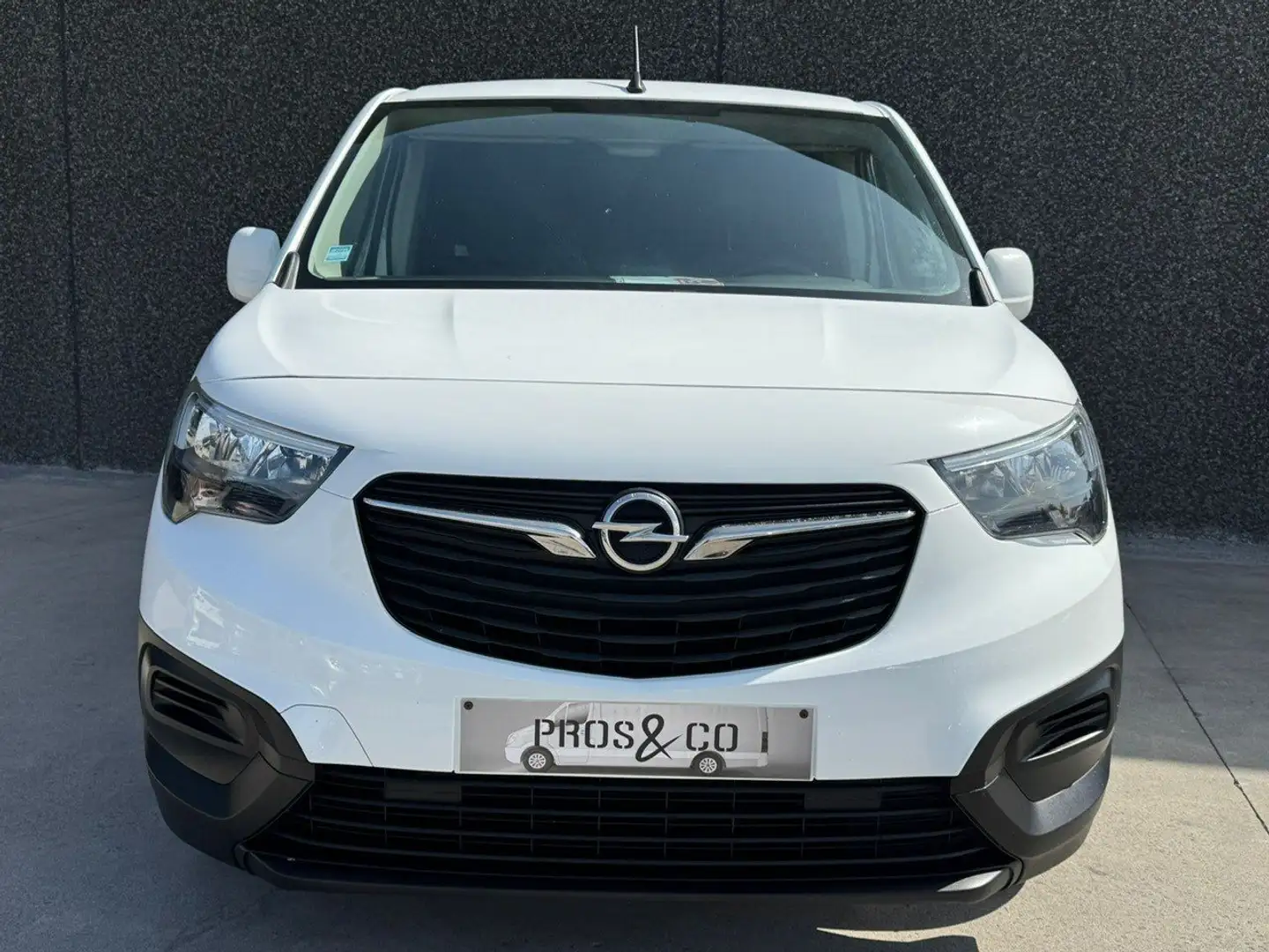 Opel Combo // 3 PLACES // BLUETOOTH // ATTACHE REMORQUE // Wit - 2