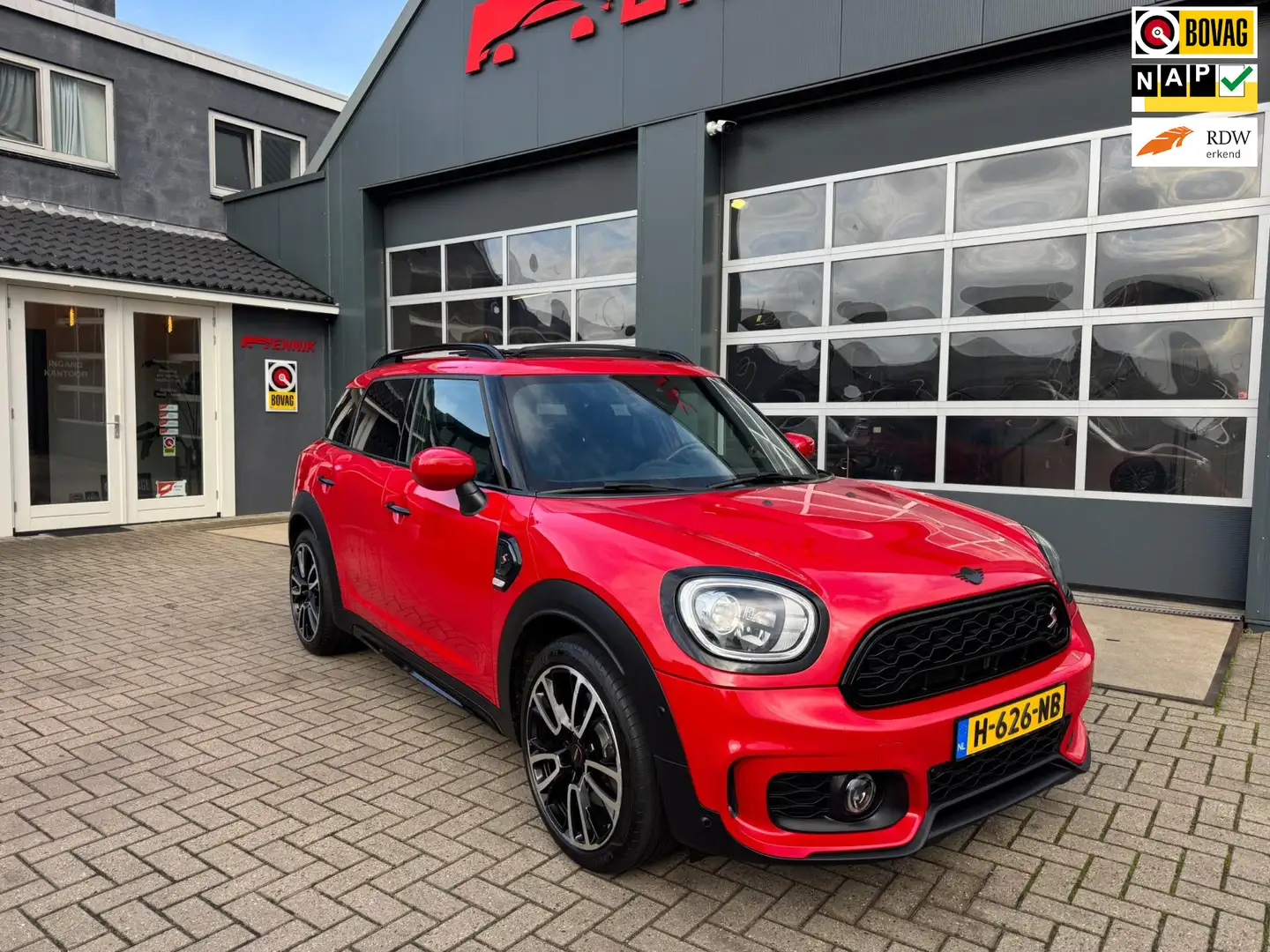 MINI John Cooper Works Countryman Mini 2.0 S Hammersmith JCW / Pano / H&K / Leder / Červená - 1
