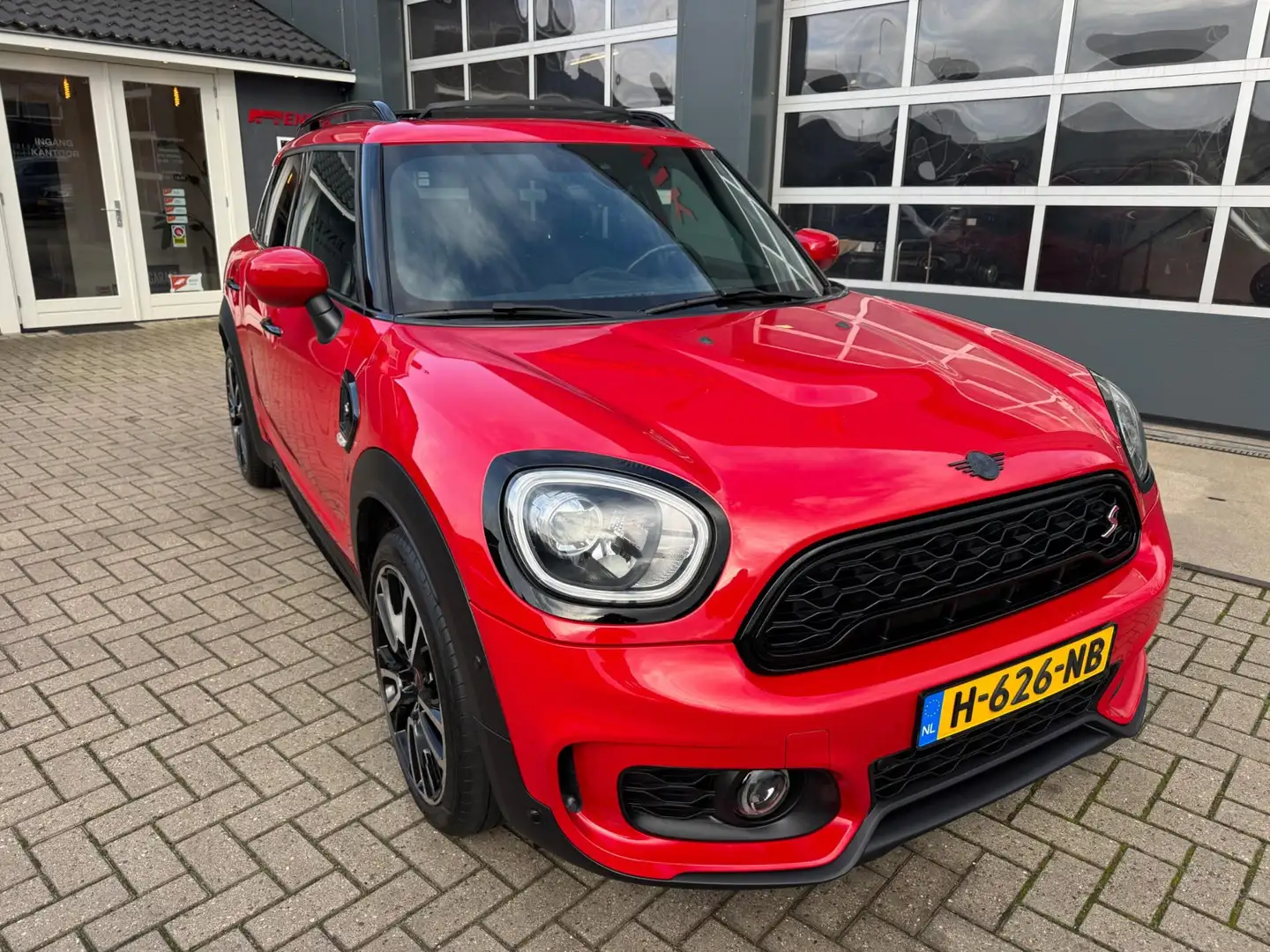 MINI John Cooper Works Countryman Mini 2.0 S Hammersmith JCW / Pano / H&K / Leder / Červená - 2