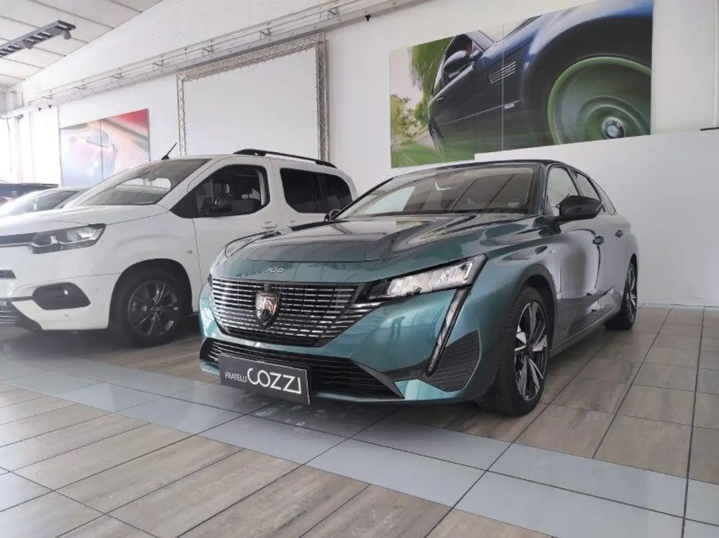 Peugeot 308 3ª serie - 308 Plug-in Hybrid 180 e-EAT8 SW Allure Vert - 2