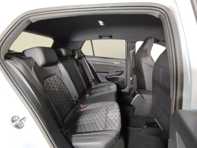 Volkswagen Golf view 6