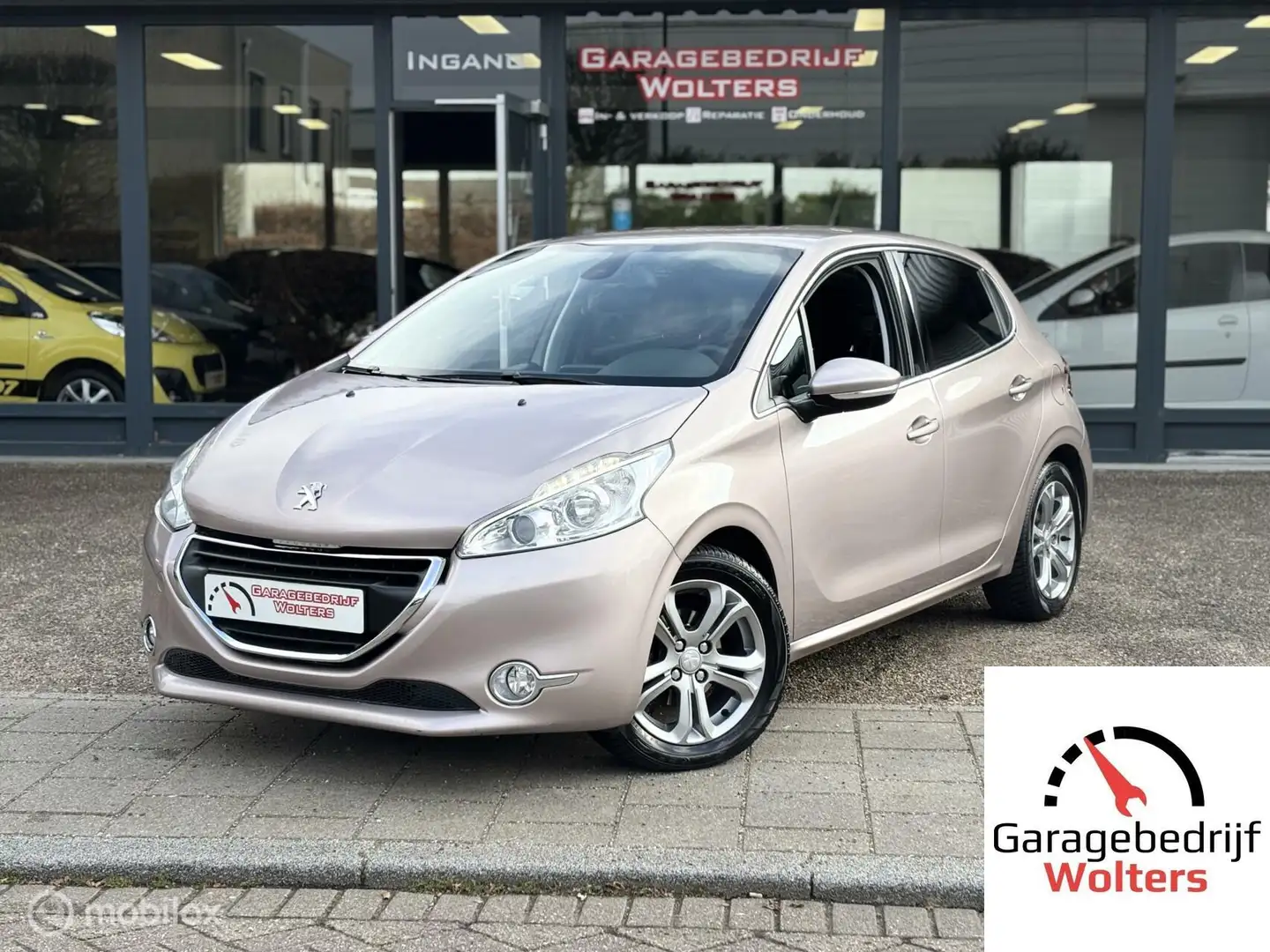 Peugeot 208 1.2 PureTech Allure stoelverwarming 5drs lmv Grijs - 1