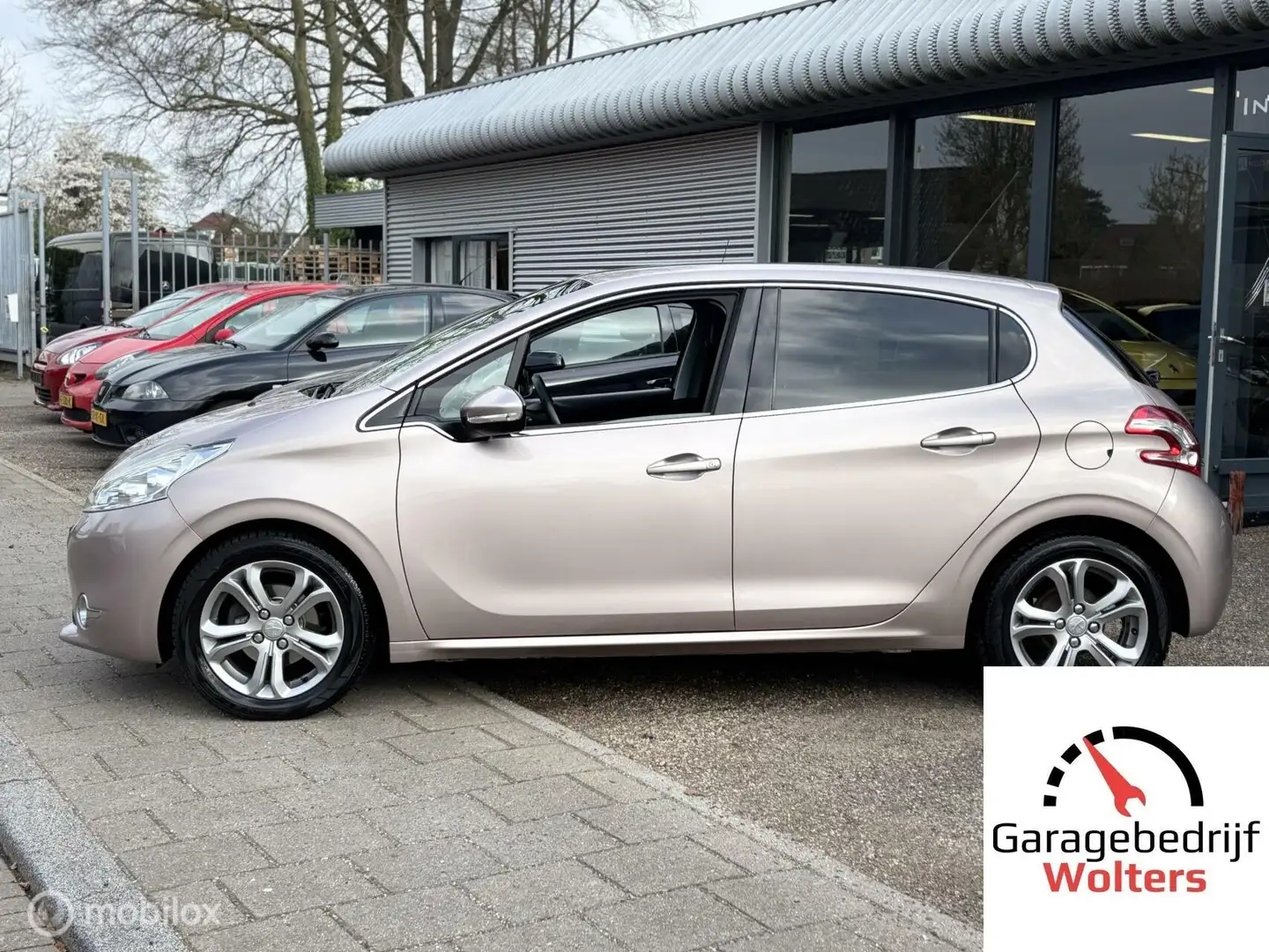 Peugeot 208 1.2 PureTech Allure stoelverwarming 5drs lmv Grijs - 2
