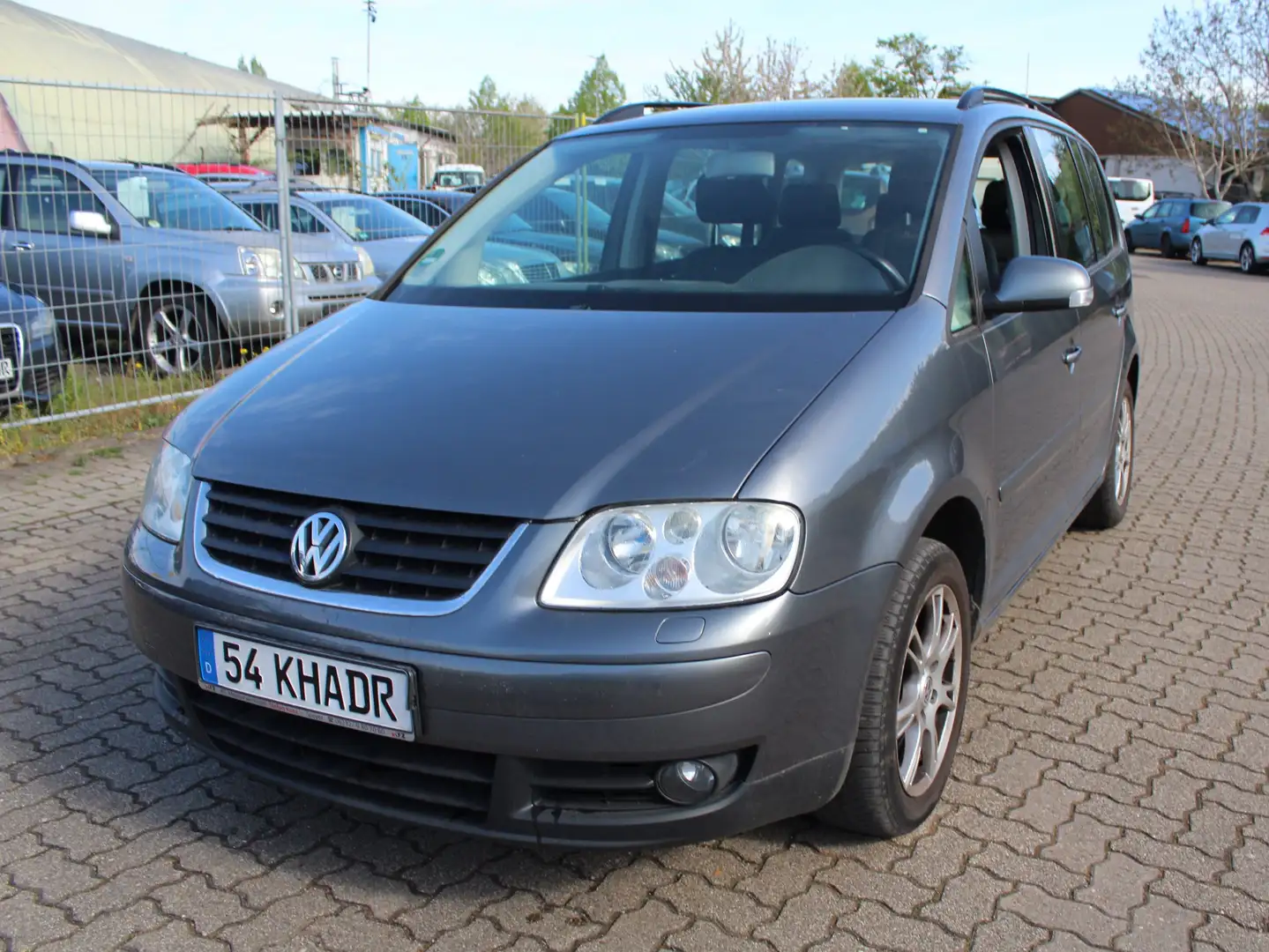 Volkswagen Touran Trendline Grau - 2