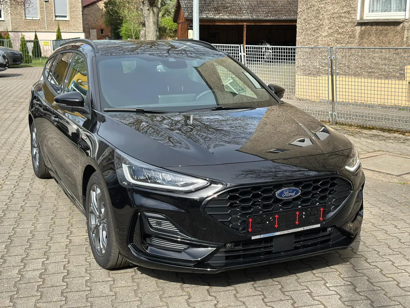 Ford Focus Turnier 1.0/Aut. ST-LINE X/Navi./El.Heckklappe/ Negro - 1