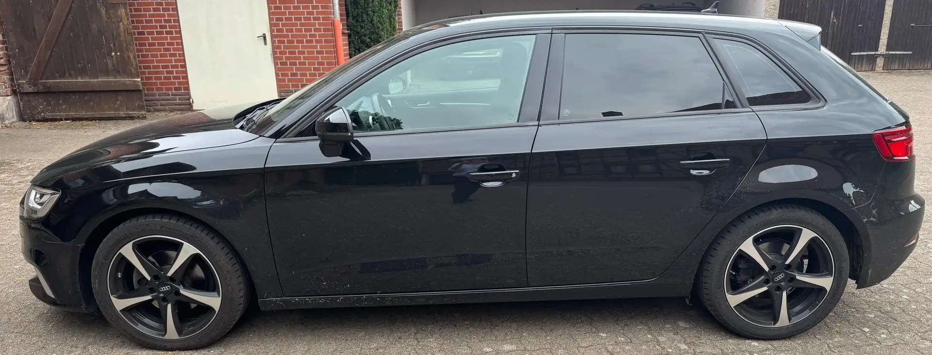 Audi A3 A3 1.5 TFSI Sportback LED Schwarz - 2