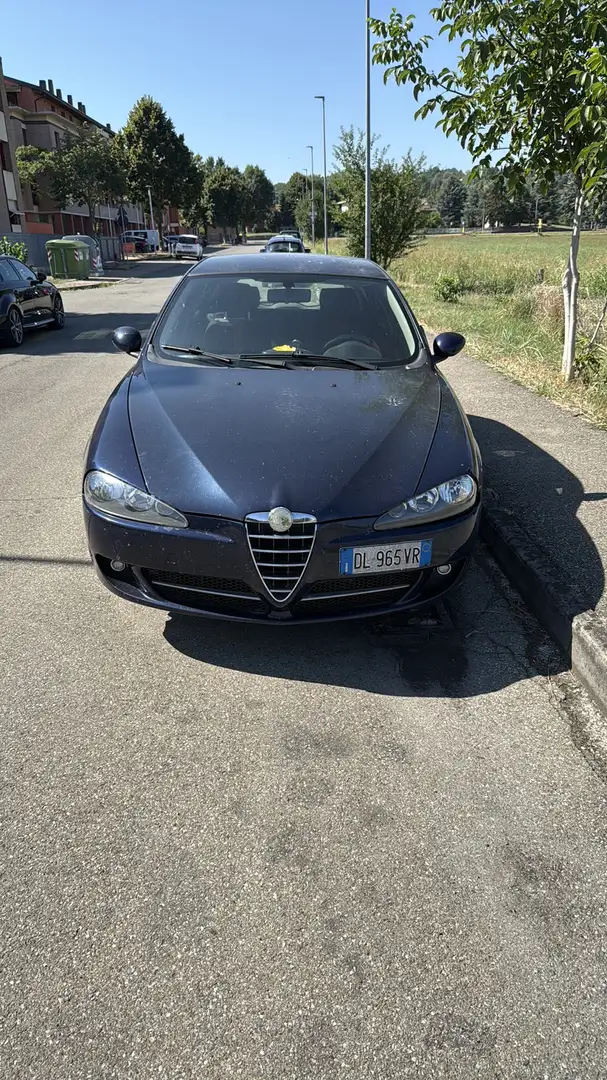 Alfa Romeo 147 5p 1.9 jtd Collezione 120cv macchina ferma - 1