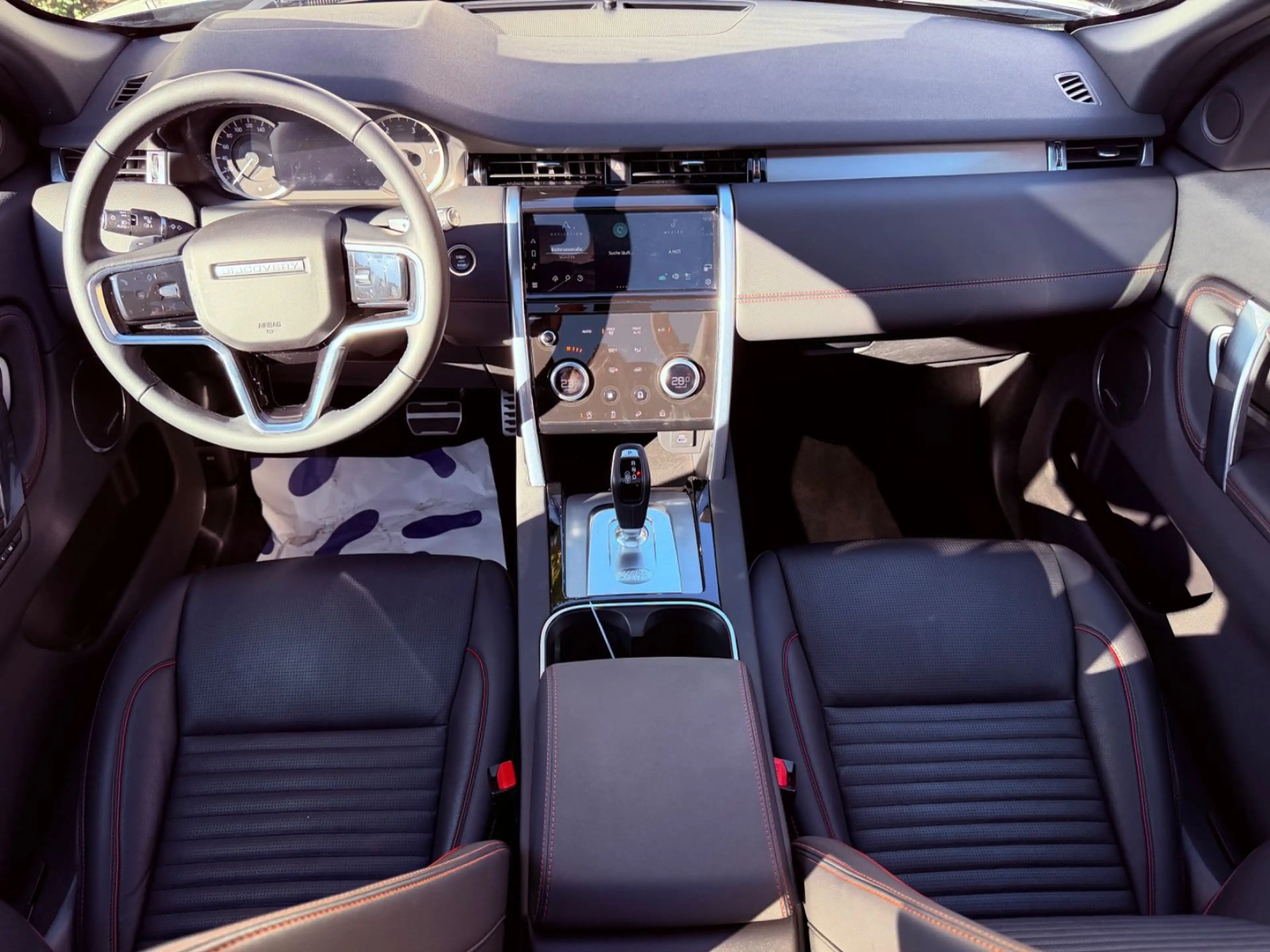 Land Rover Discovery Sport R-Dyn SE AWD~Pano~Black~Ambi~Kam — photo 14