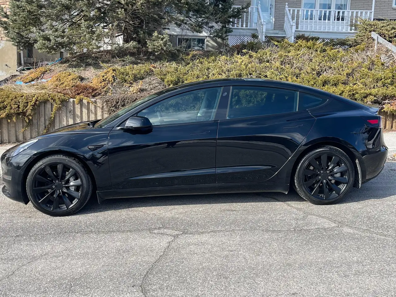 Tesla Model 3 photo Tesla Model 3