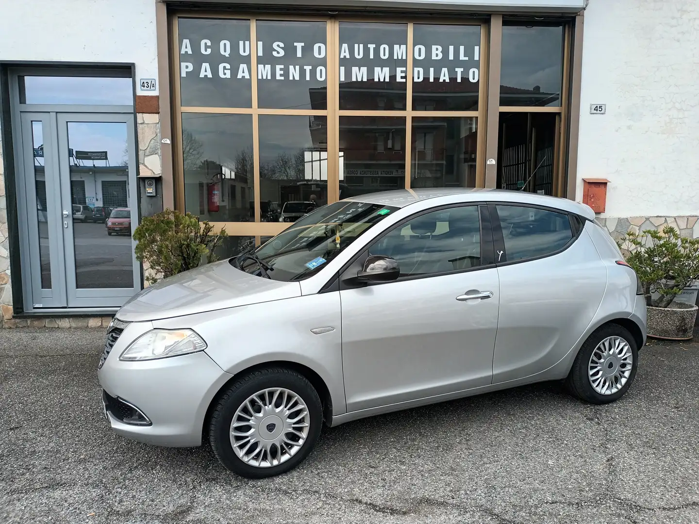 Lancia Ypsilon 1.3 mjt Gold S&S/TAGLIANDATA Gris - 1