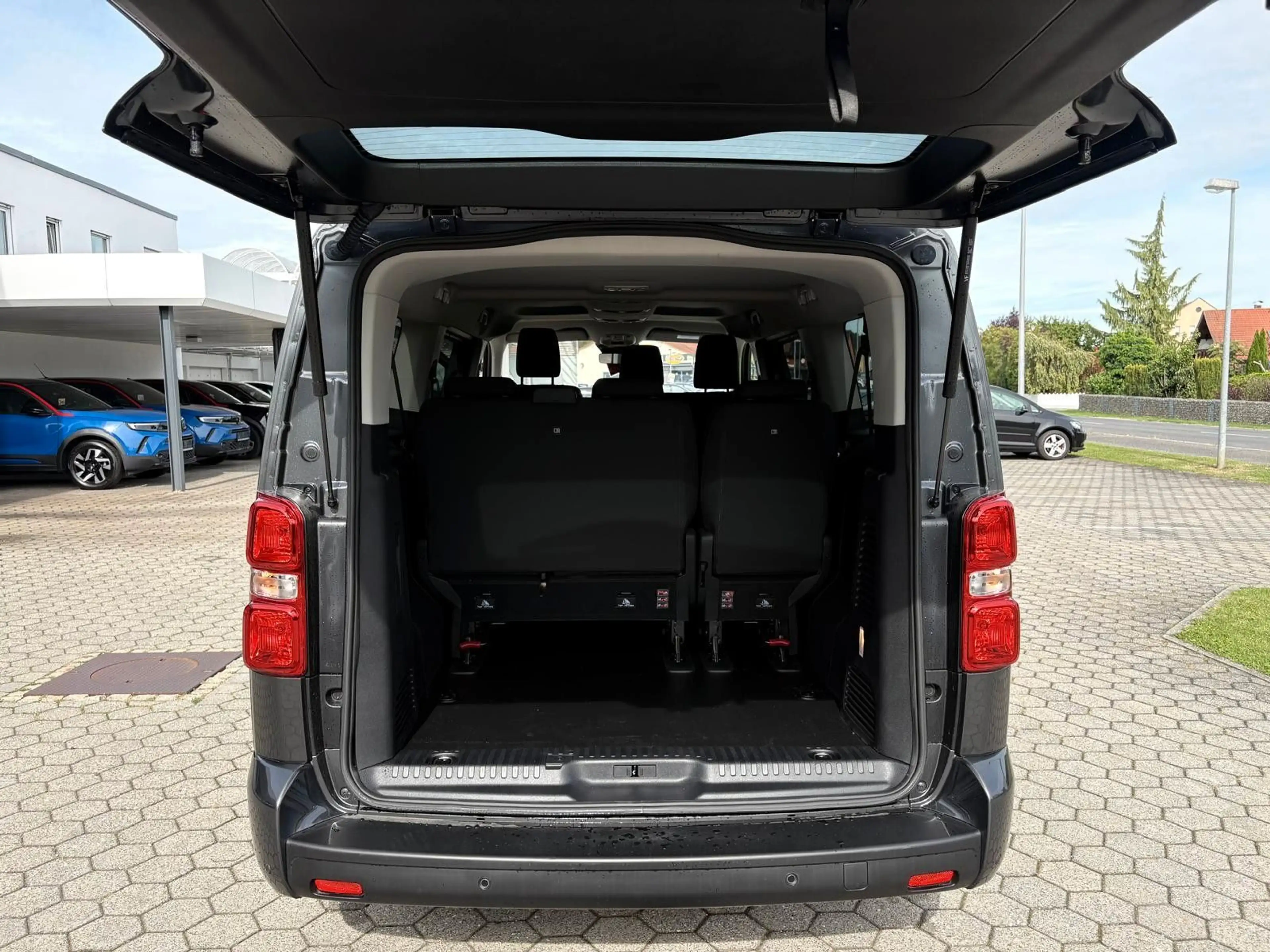 Opel Zafira Life Zafira 2.2 Buisness Edition LED TEMPOMAT — photo 11