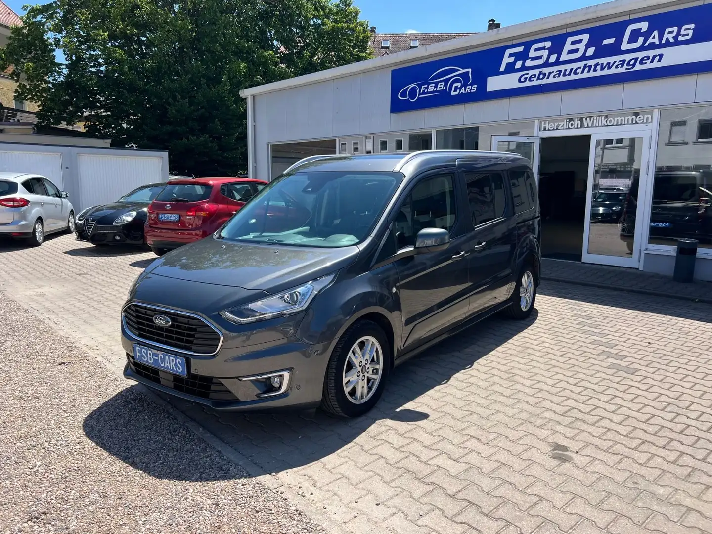 Ford Grand Tourneo Connect Titanium  7-Sitzplätze Grijs - 1