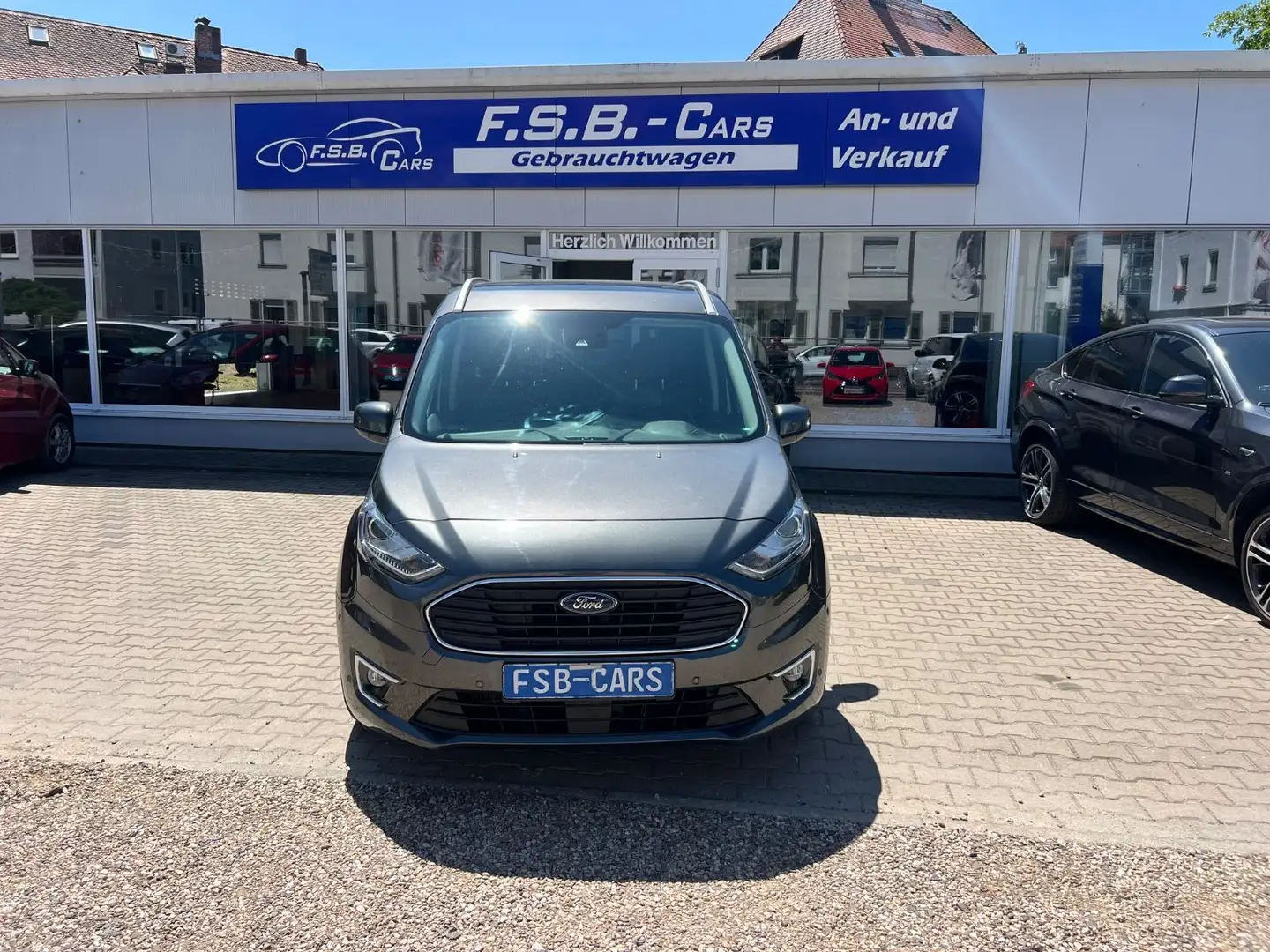 Ford Grand Tourneo Connect Titanium  7-Sitzplätze Grijs - 2