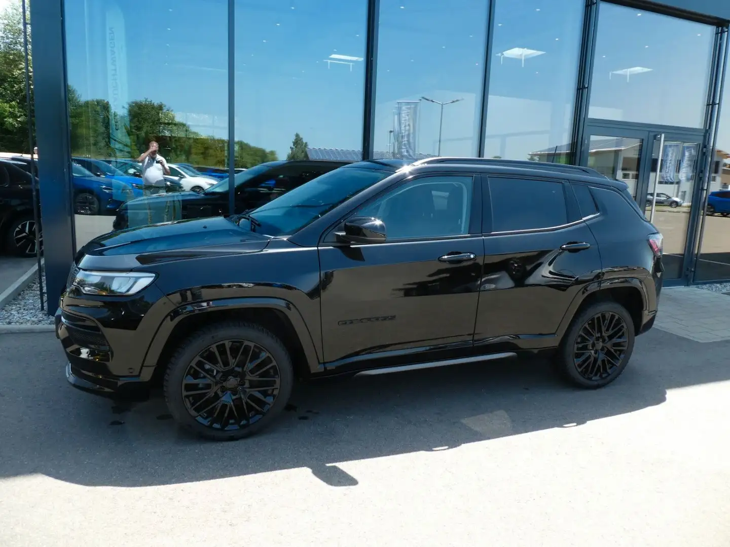 Jeep Compass S Mild-Hybrid FWD, SHZ, Navi, PDC, LED Zwart - 2