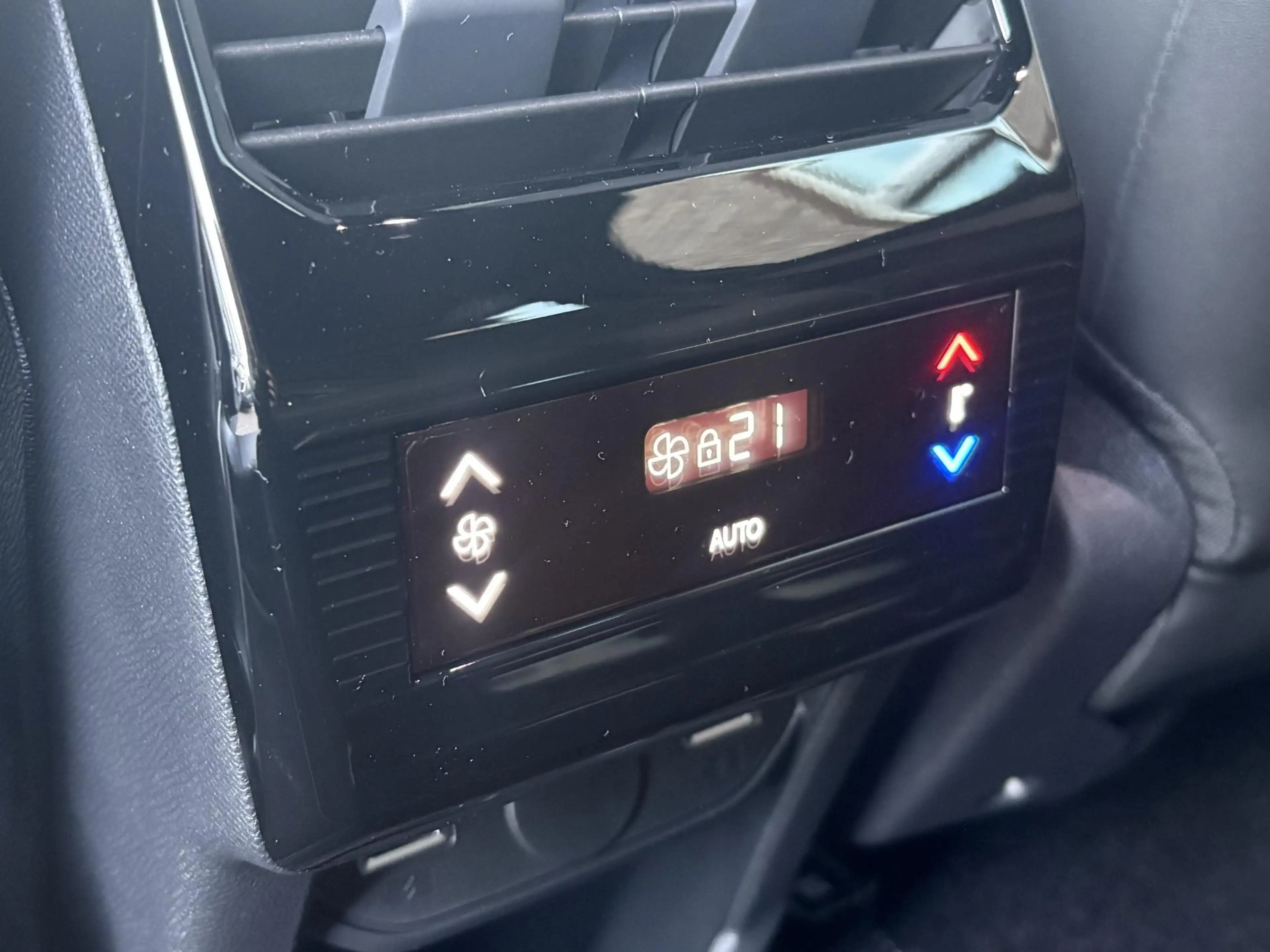 Peugeot 5008 GT Hybrid 145 e-DCS6 | STOEL + STUURVERW. | 7 PERS — photo 12