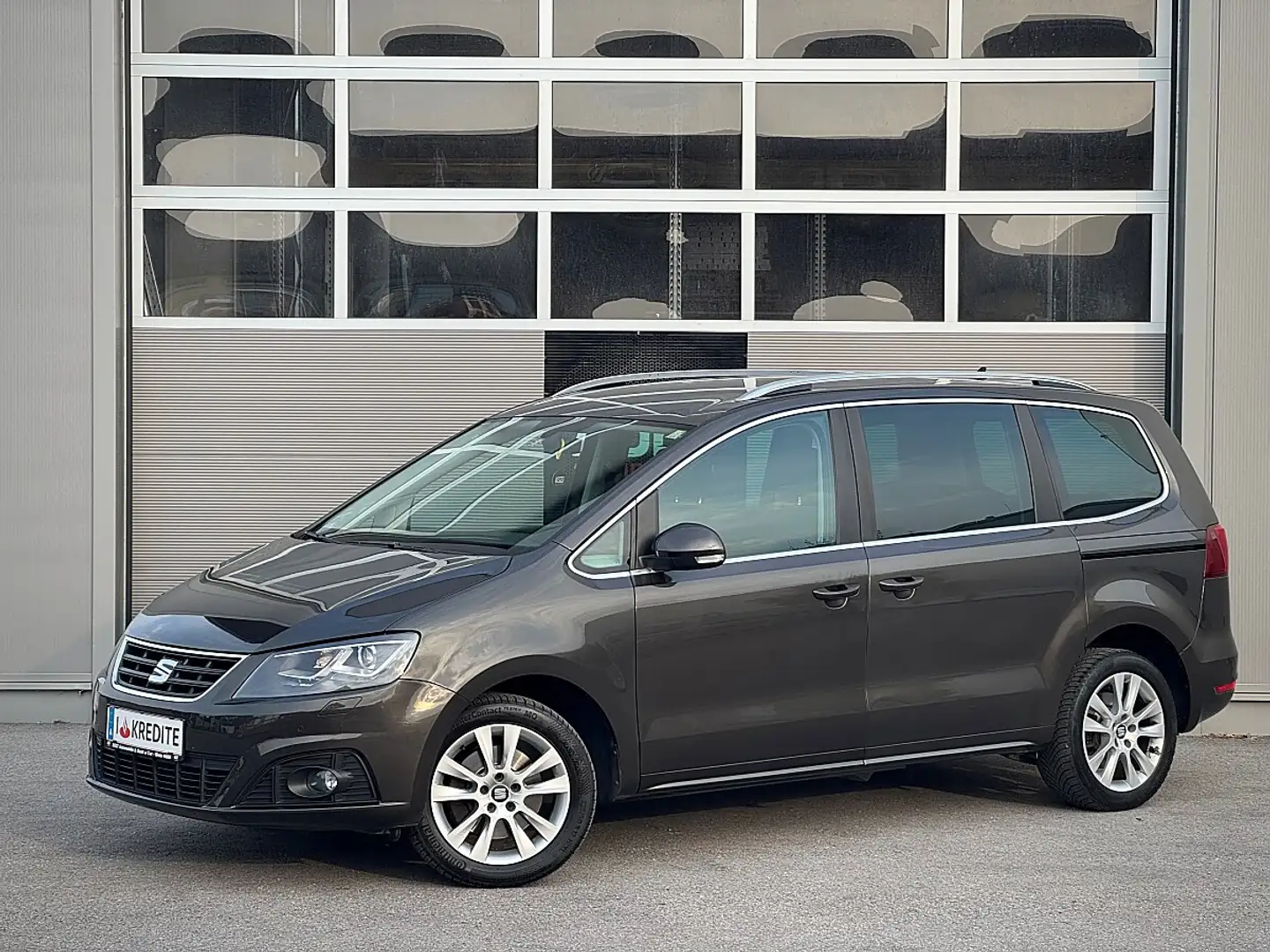 SEAT Alhambra 2.0 TDI Executive Braun - 1