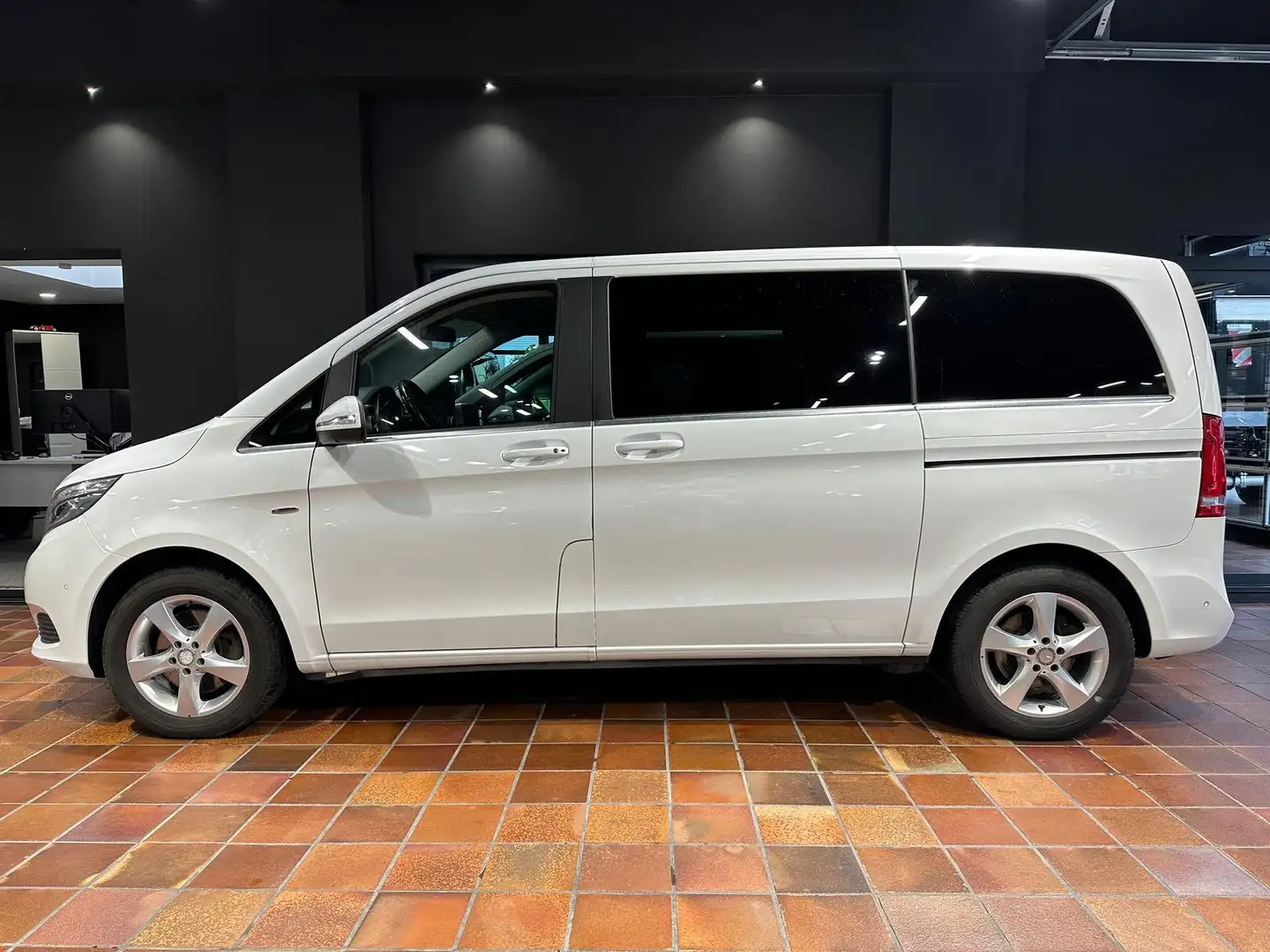 Mercedes-Benz V 250 4MATIC KOMPAKT AVANTGARDE DISTRONIC 7-SITZE 2X E-T Wit - 2