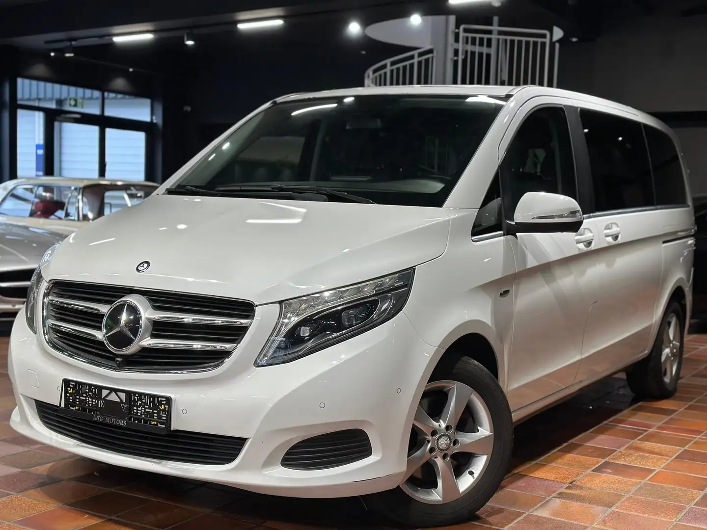 Mercedes-Benz V 250 4MATIC KOMPAKT AVANTGARDE DISTRONIC 7-SITZE 2X E-T Wit - 1