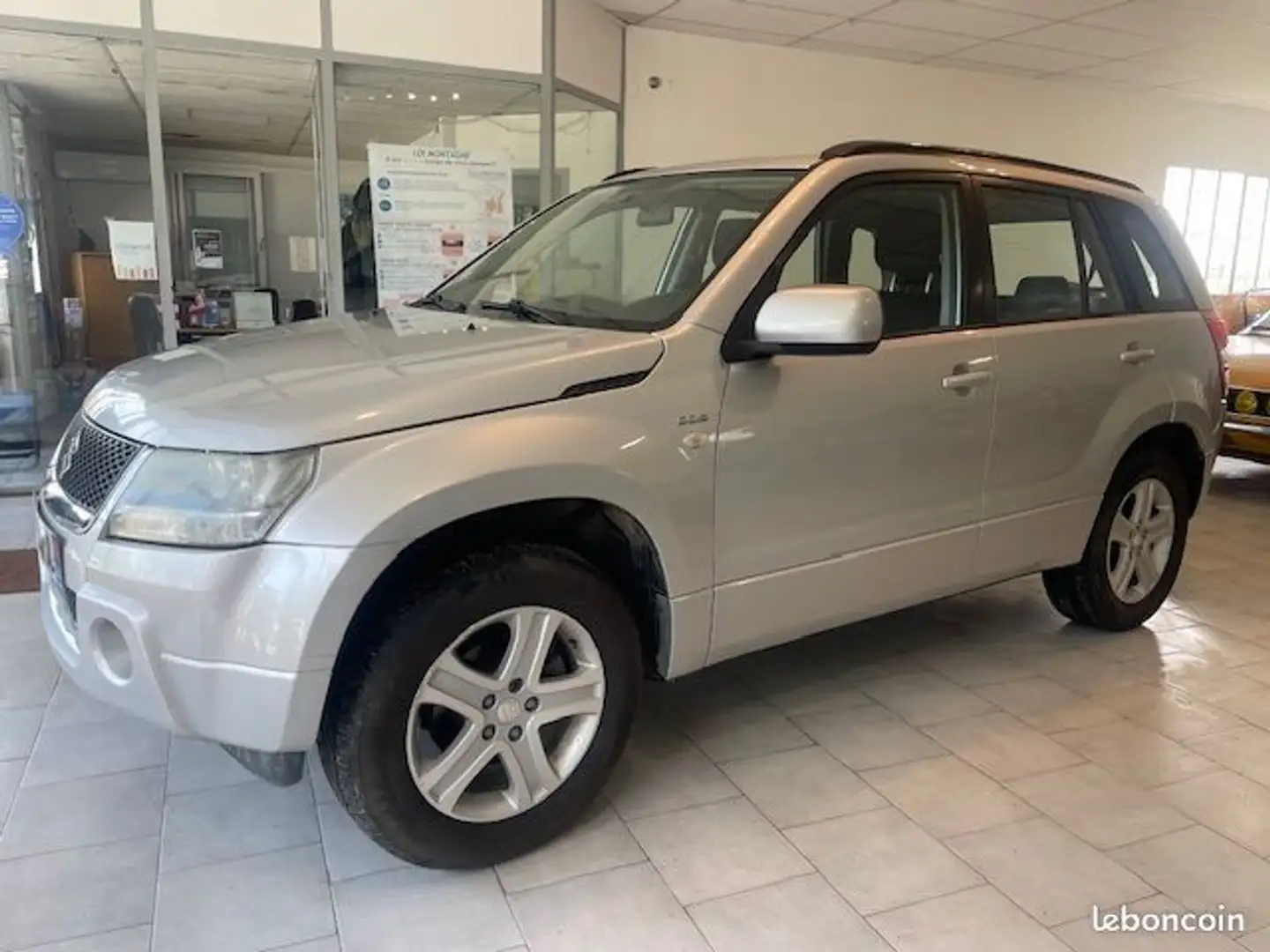 Suzuki Grand Vitara 1.9 DDIS 129cv AWD 5 portes Gris - 1
