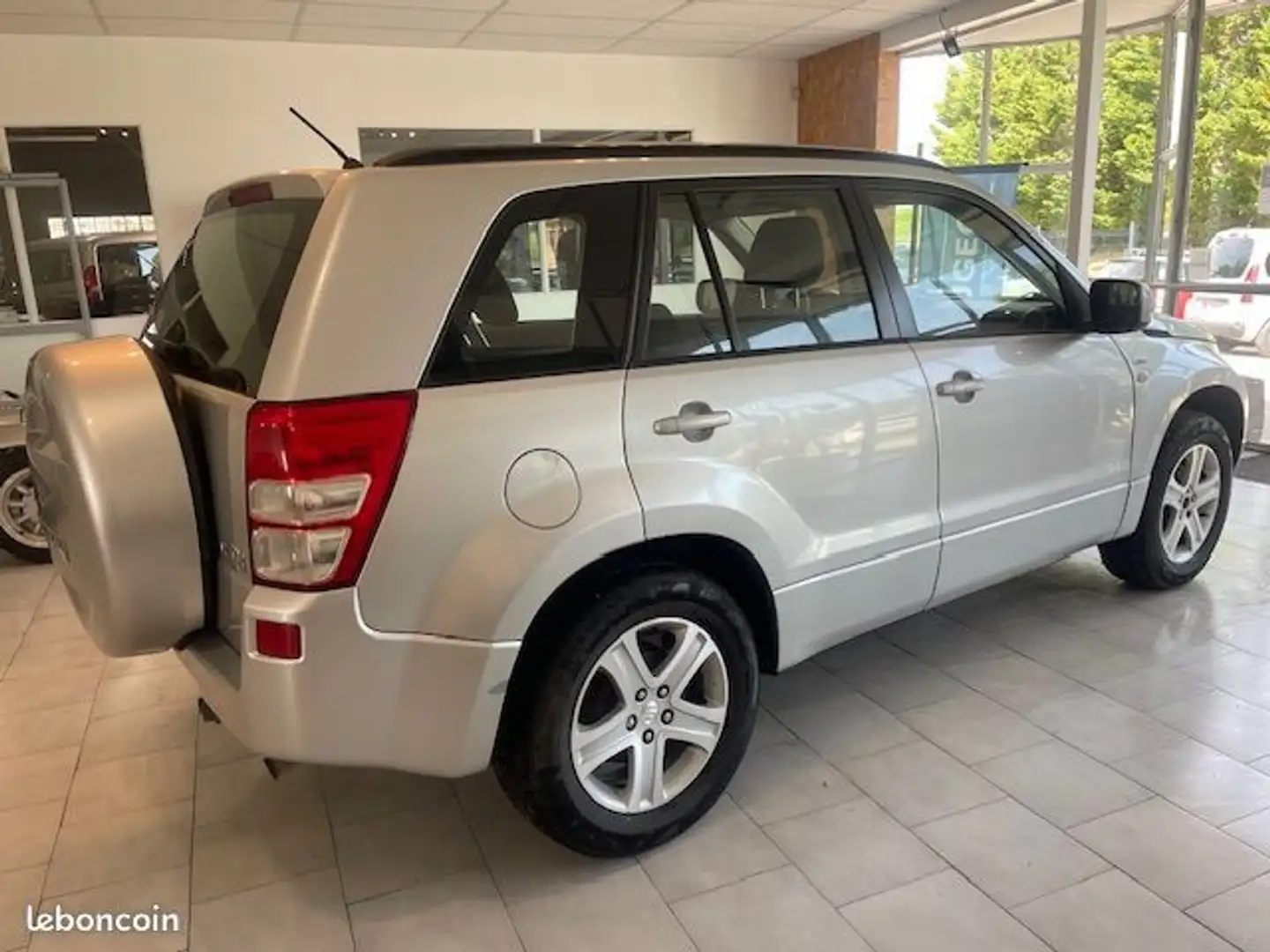 Suzuki Grand Vitara 1.9 DDIS 129cv AWD 5 portes Gris - 2