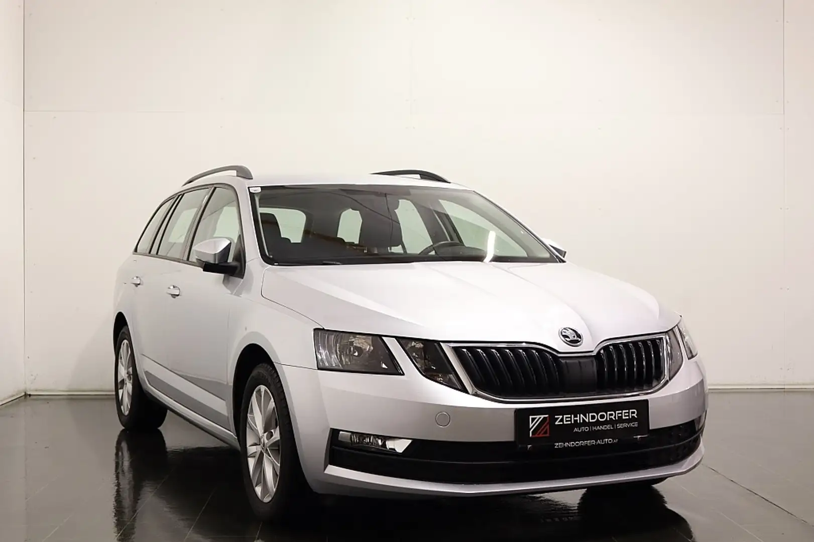 Skoda Octavia Combi 1,6 TDI Ambition / SERVICE NEU / NAVI / M... Silber - 1