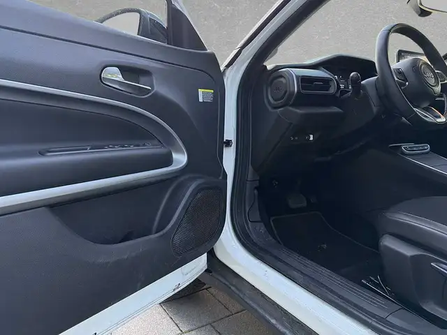 Jeep Avenger view 5