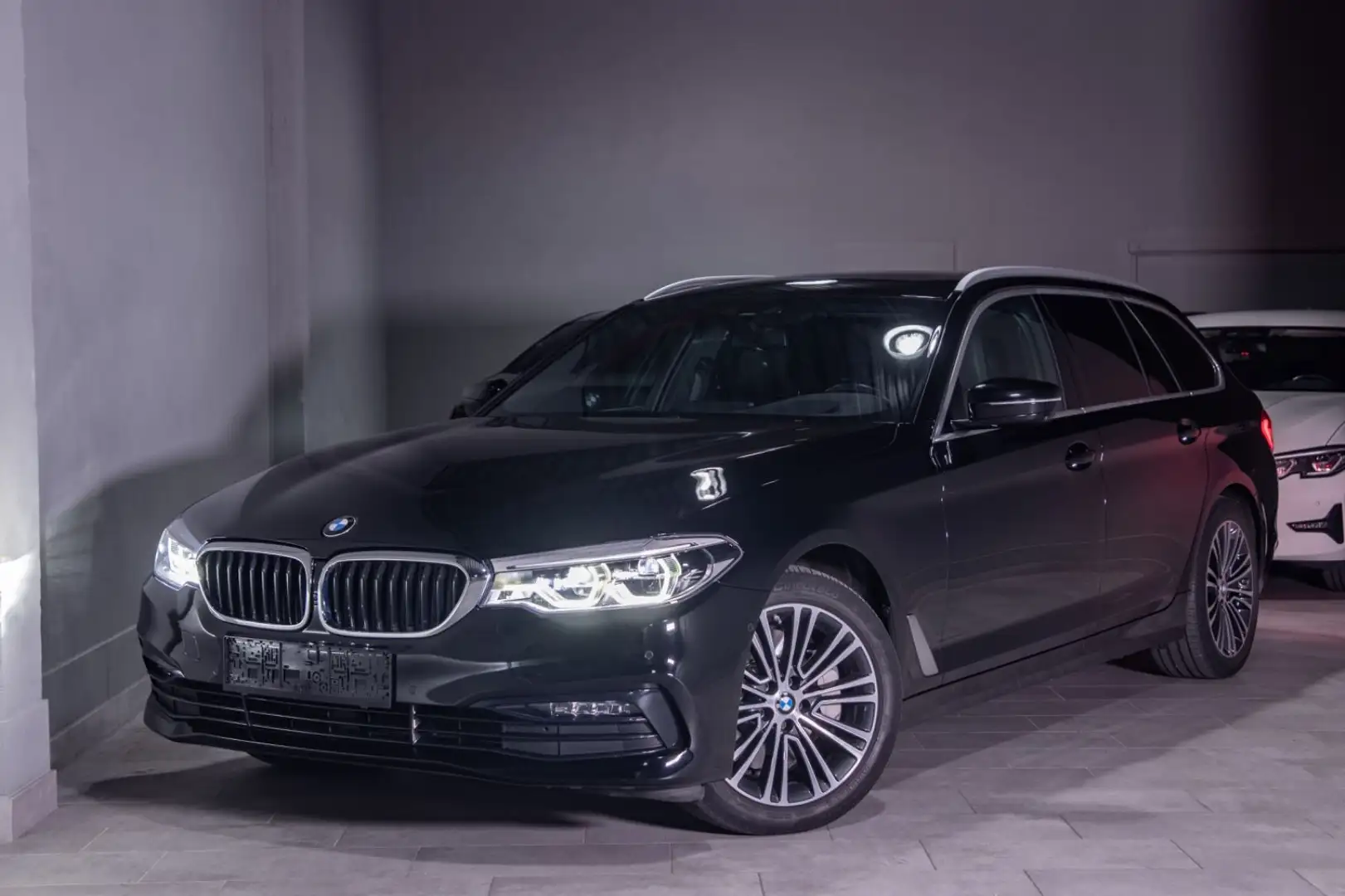 BMW 530 d Touring xDrive Sport Line HUD/Pano/360° Noir - 1