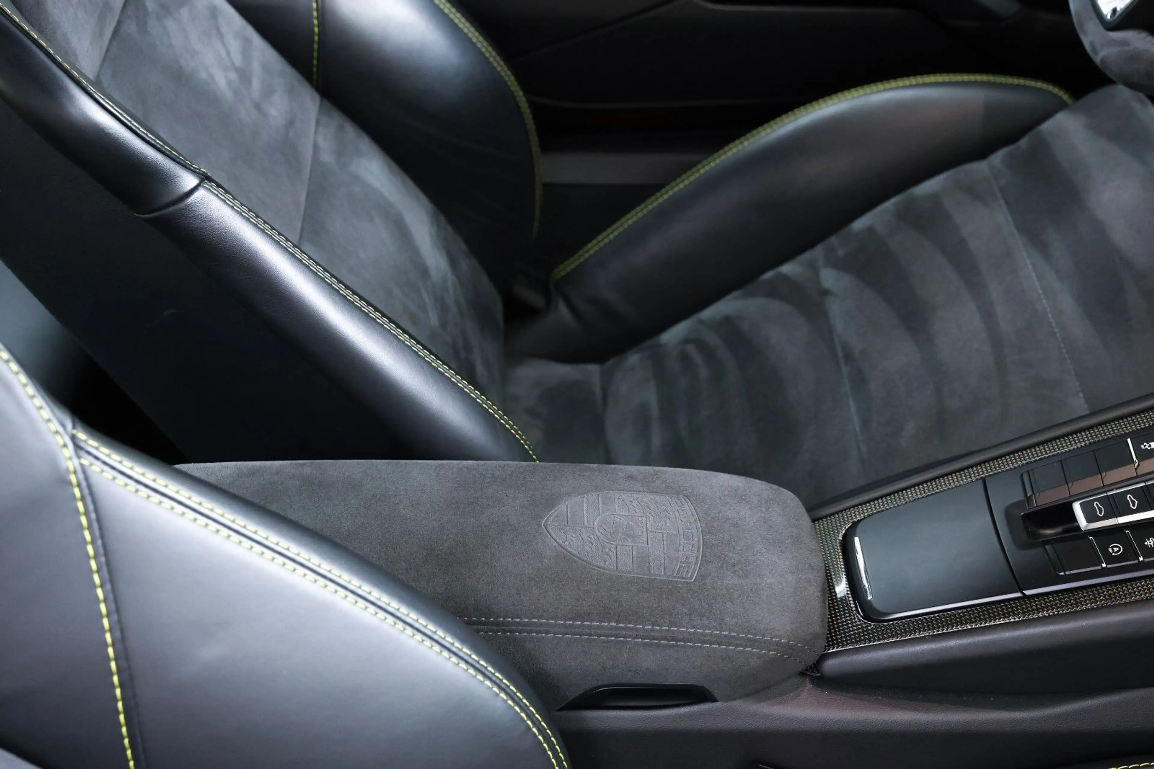 Porsche 991 Carrera S PTS Lichtgrün Lift Vollausstattung — photo 26