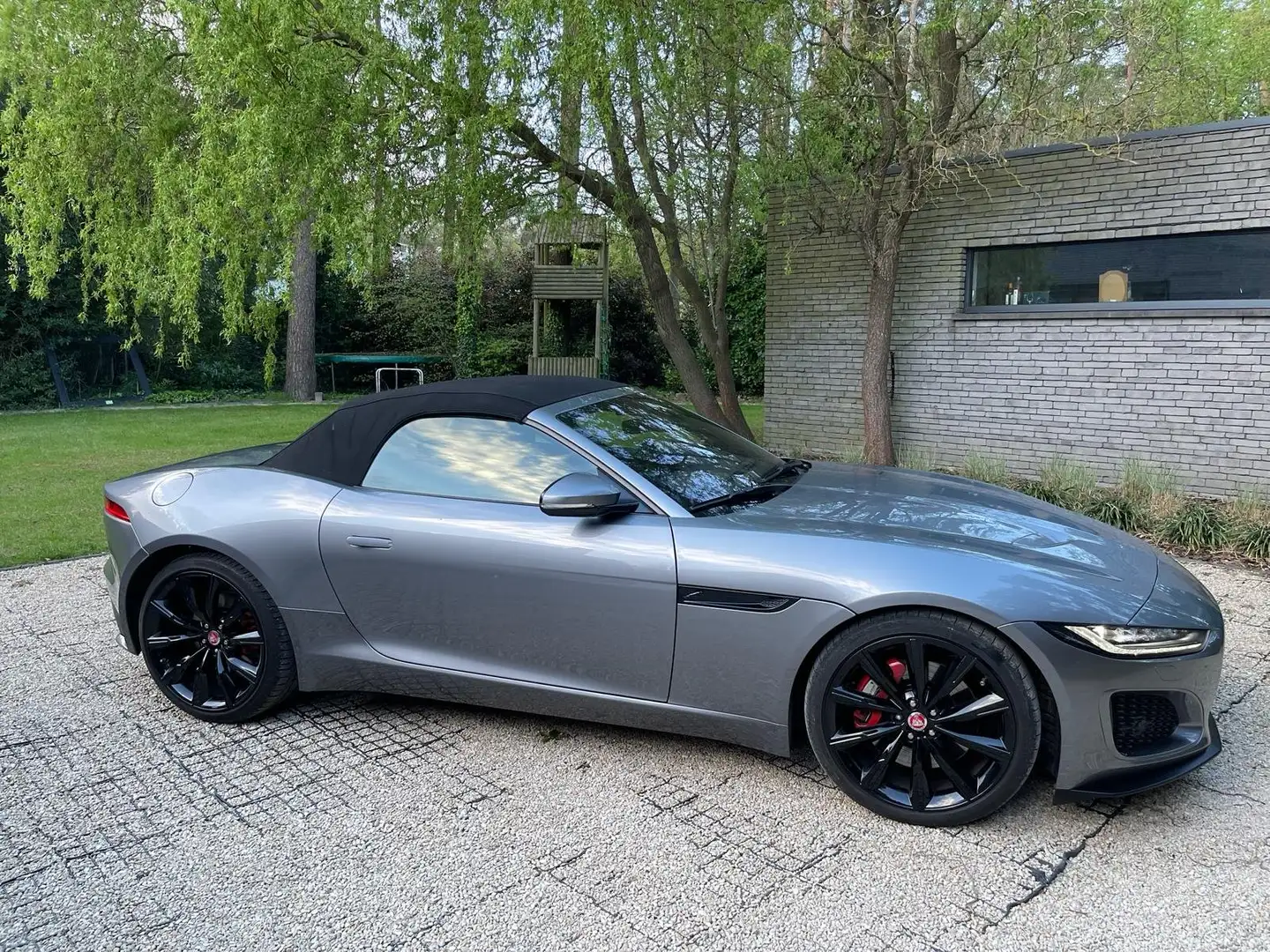 Jaguar F-Type F-Type R-Dynamic Convertible P300.  ALS NIEUW... Gris - 1