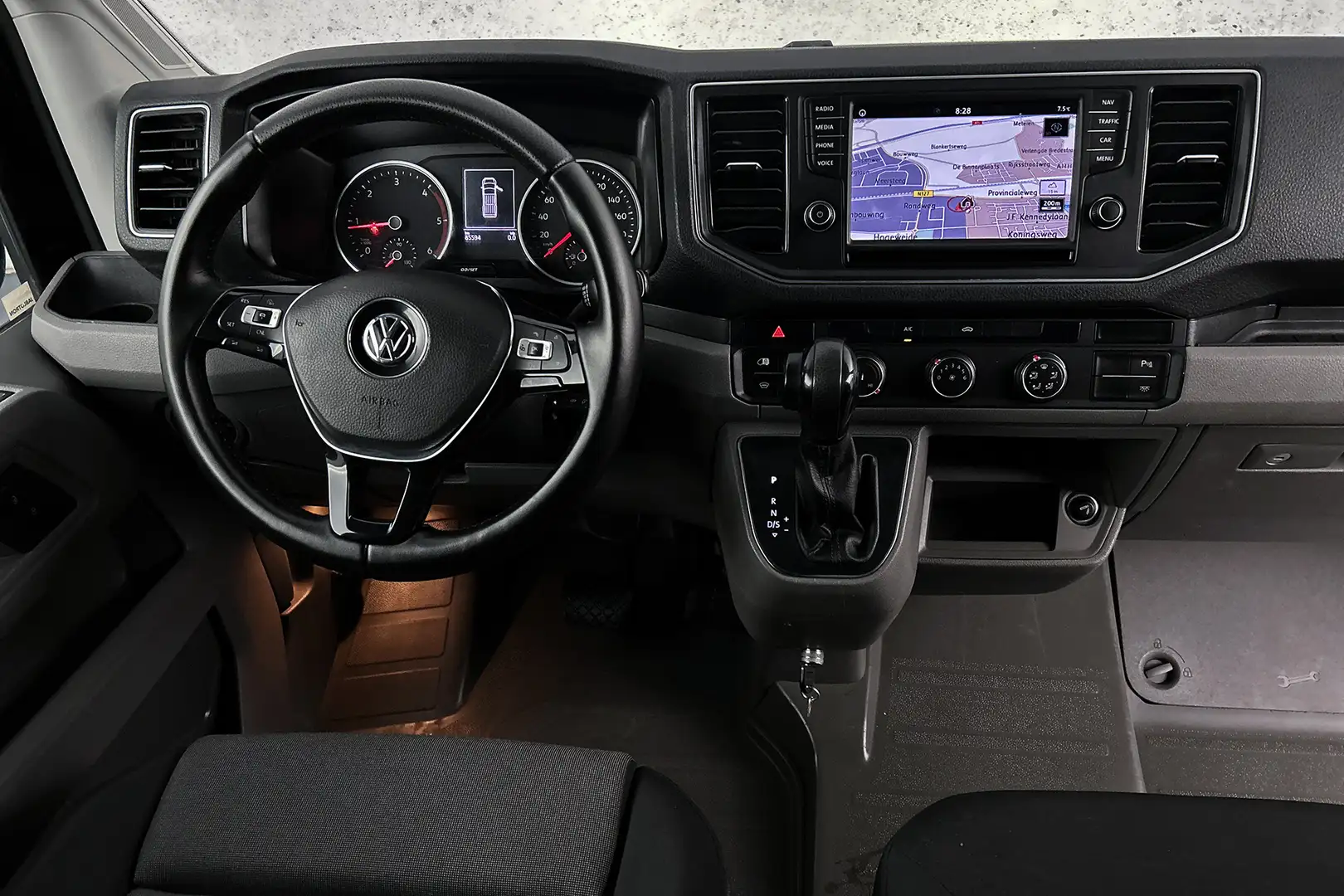 Volkswagen Crafter 2.0 TDI L3H3 Highline | Adaptief cruise control | Negro - 2