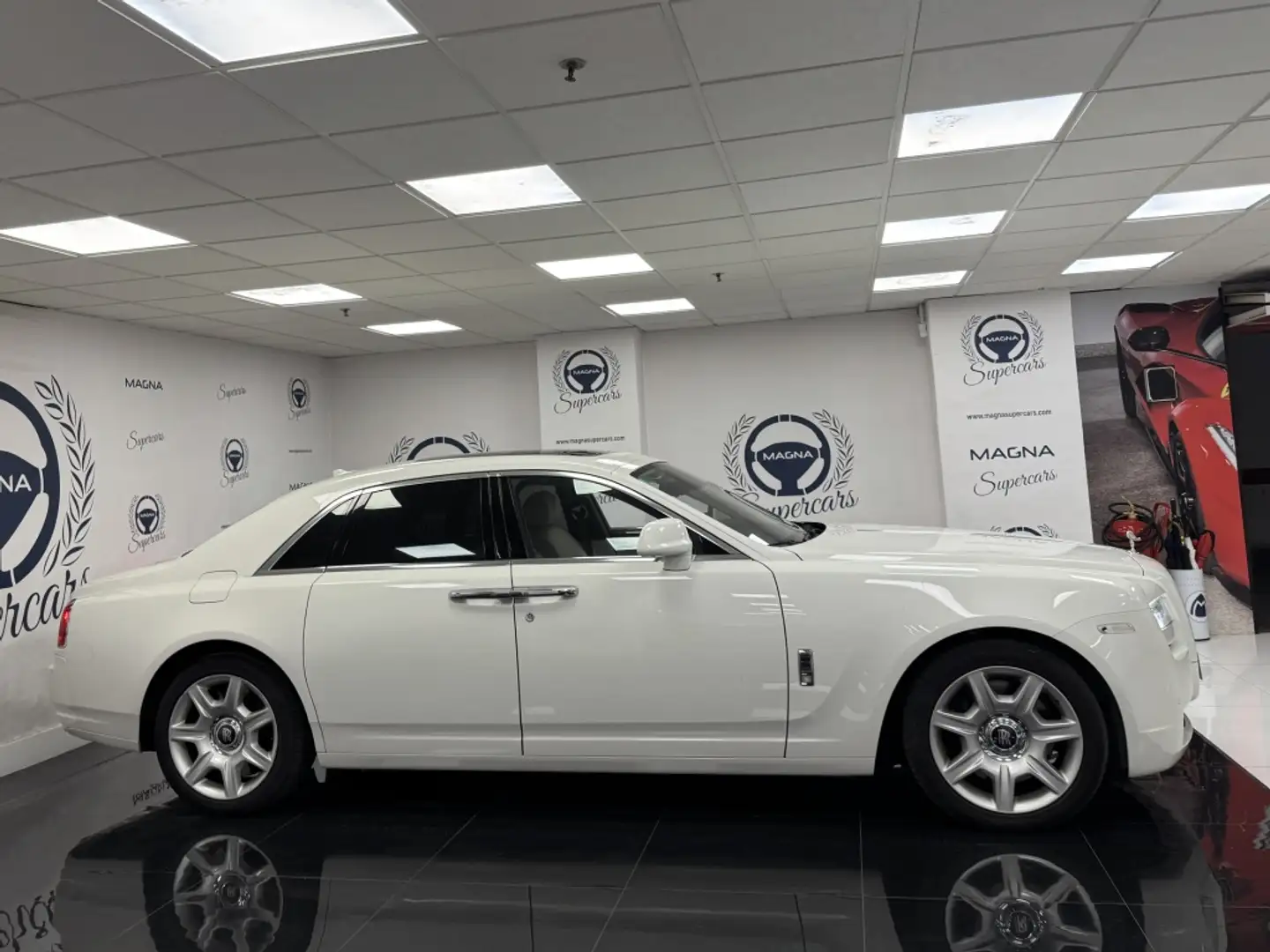 Rolls-Royce Ghost 6.6 V12 Blanc - 2