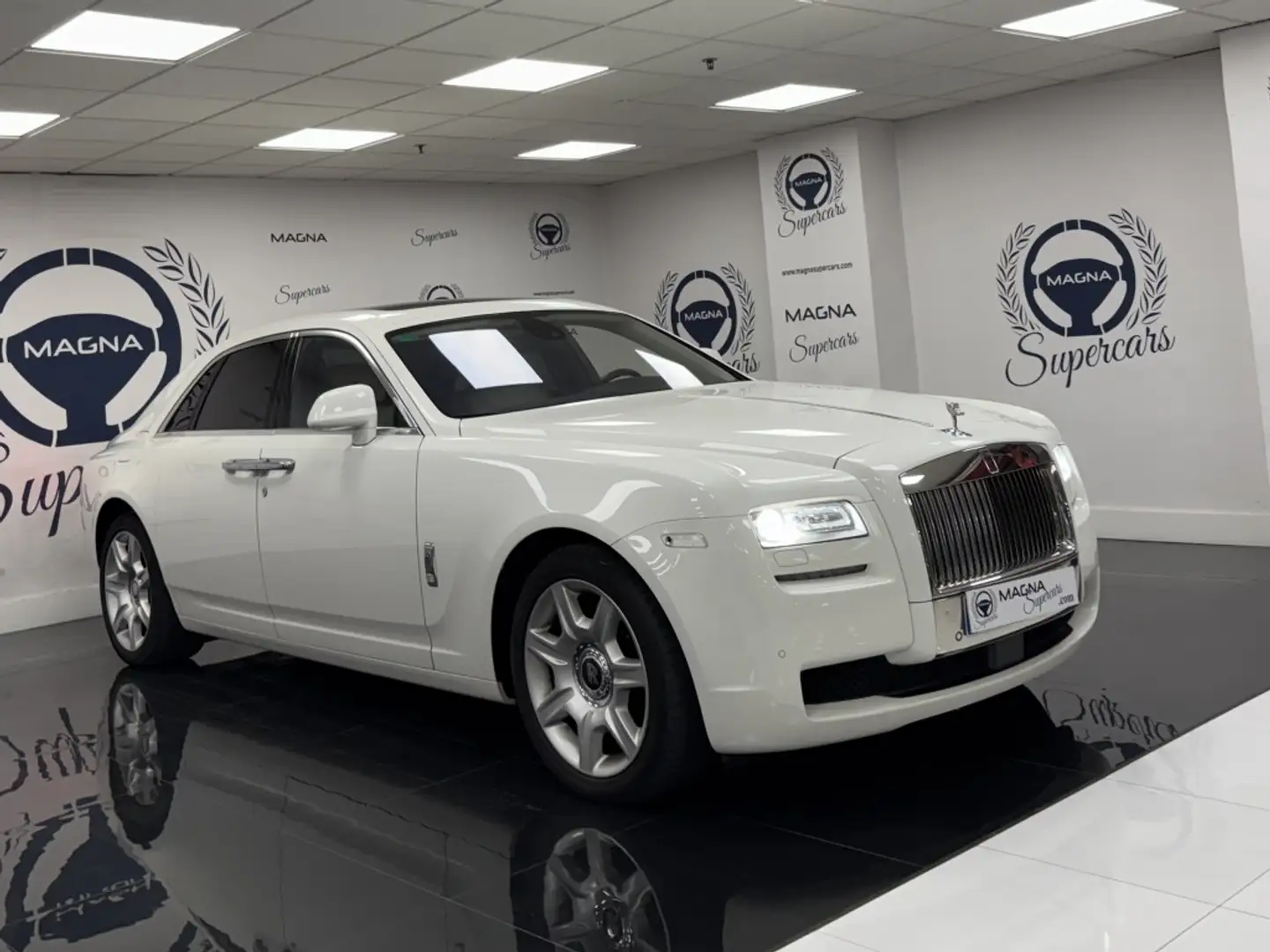 Rolls-Royce Ghost 6.6 V12 Blanc - 1
