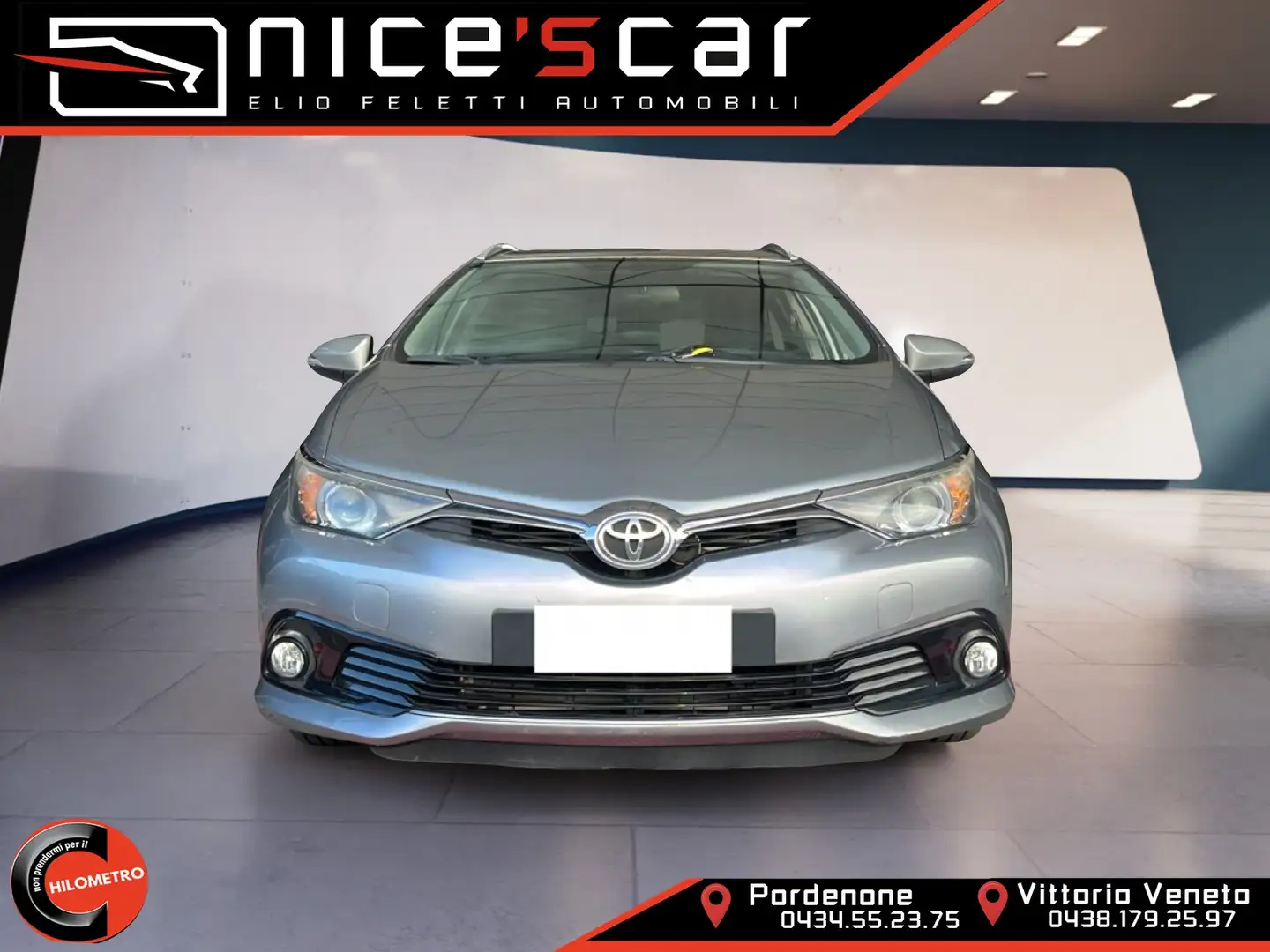 Toyota Auris Auris Touring Sports 1.6 D-4D Business Grau - 2