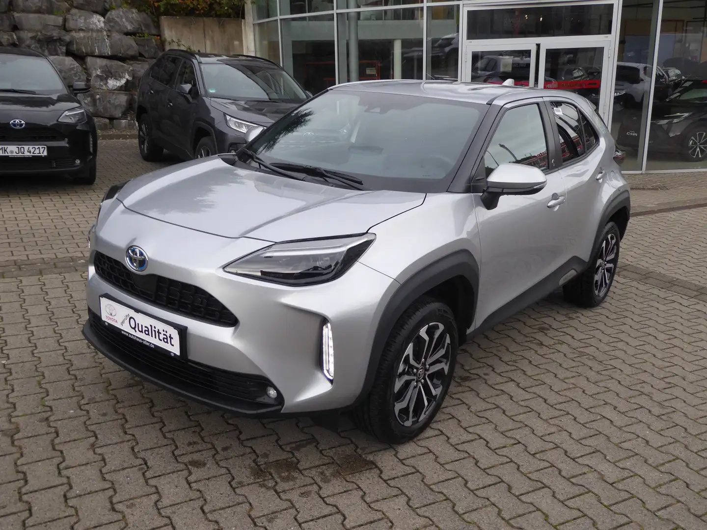 Toyota Yaris Cross Hybrid Team D+Winter+Safety+Smartconnect Zilver - 1