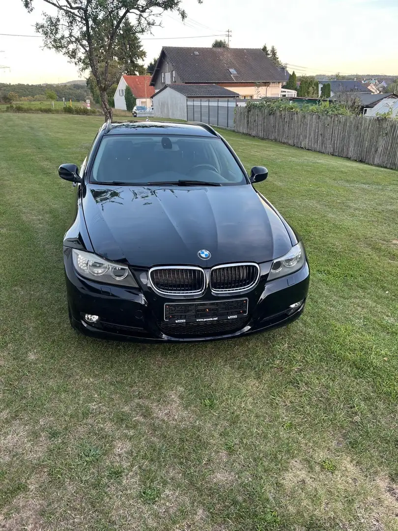 BMW 320 320d xDrive Schwarz - 2